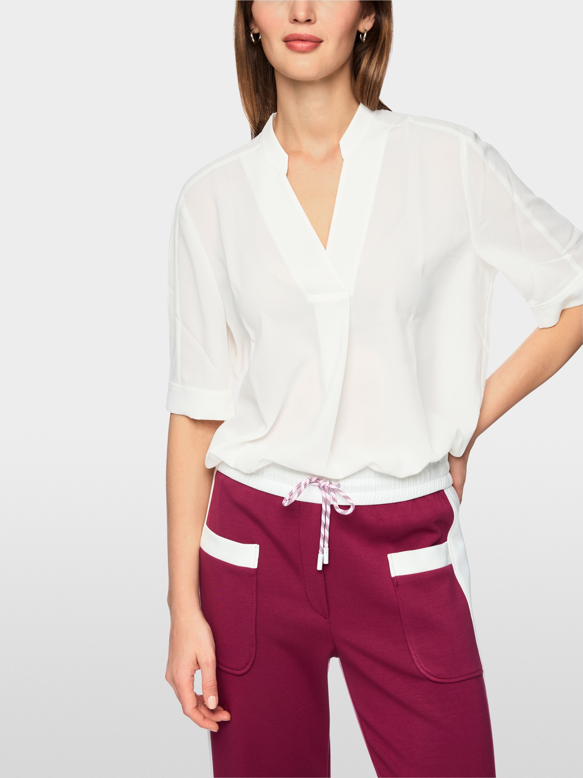 Short-sleeved blouse