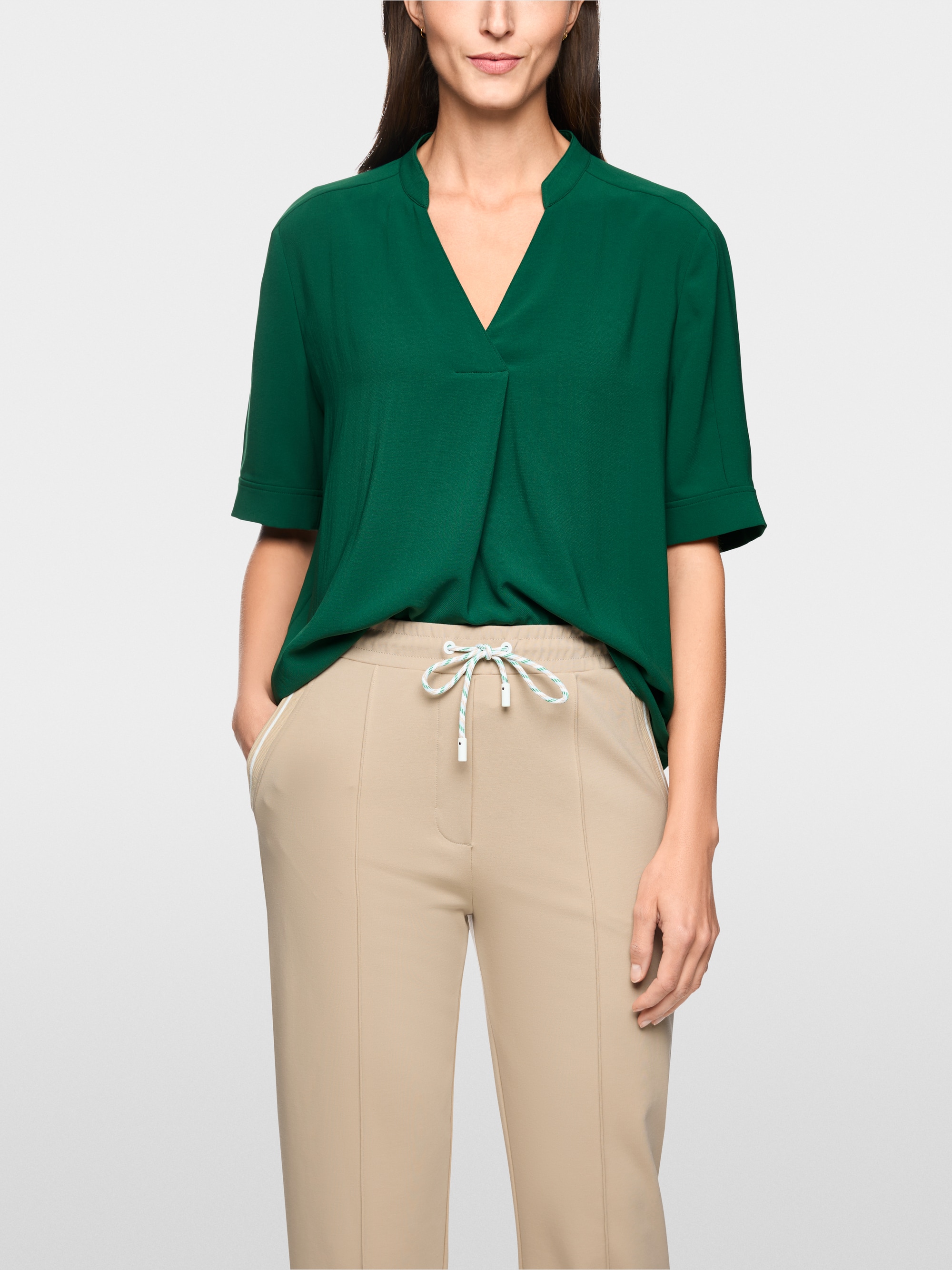 Short-sleeved blouse