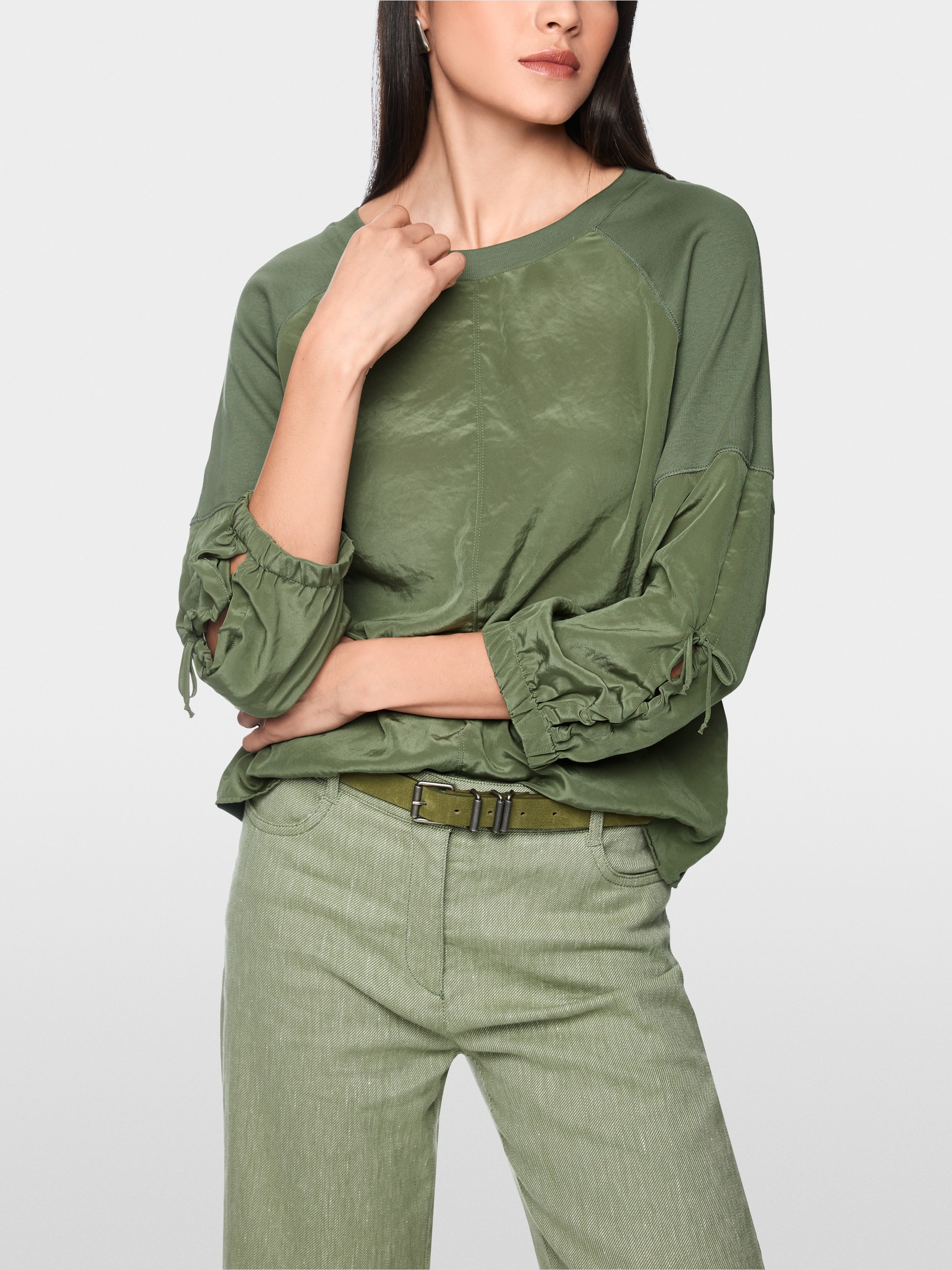 Blouse shirt in a mix of materials