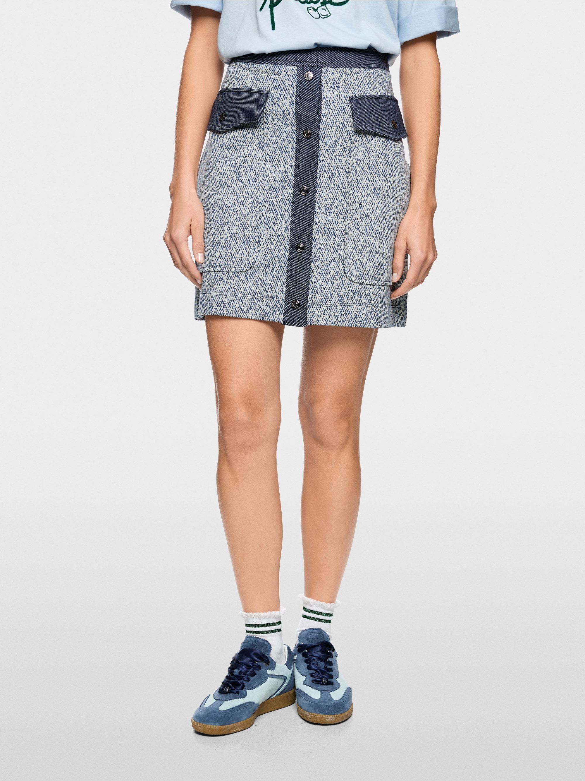 Short skirt made from stretch viscose