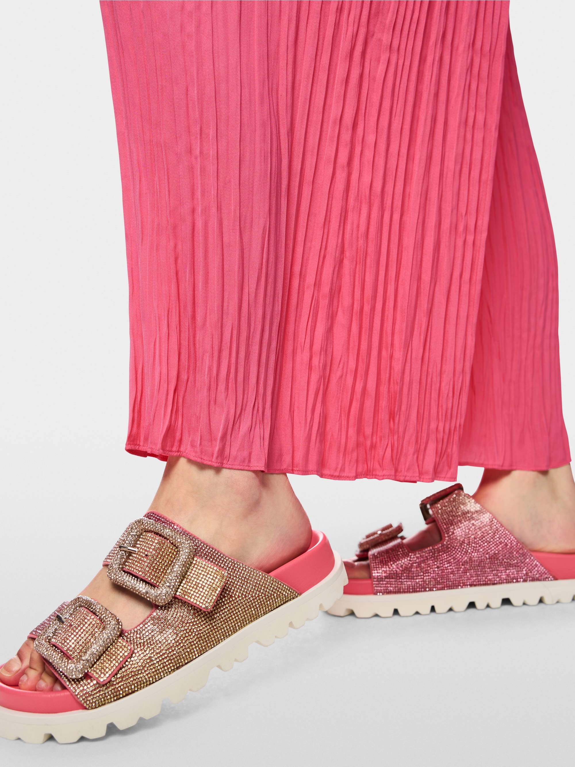 WOLIN ‘Rethink Together’ trousers