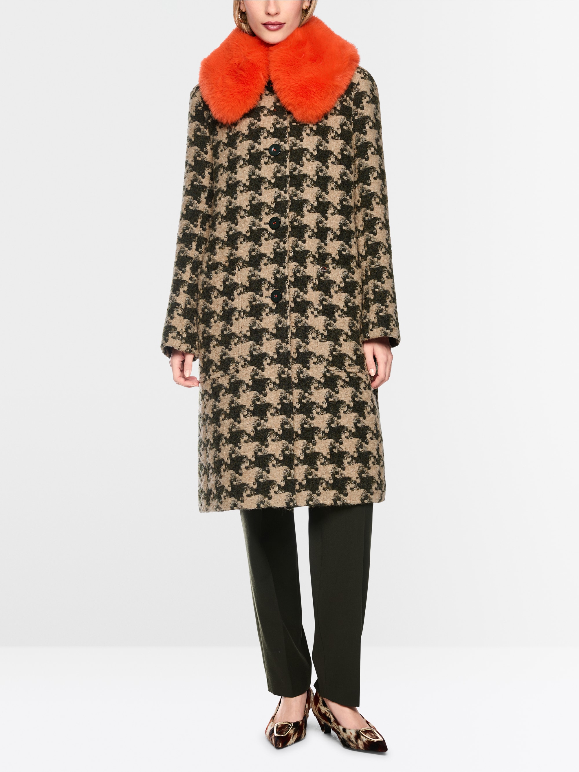 Houndstooth coat with faux fur collar