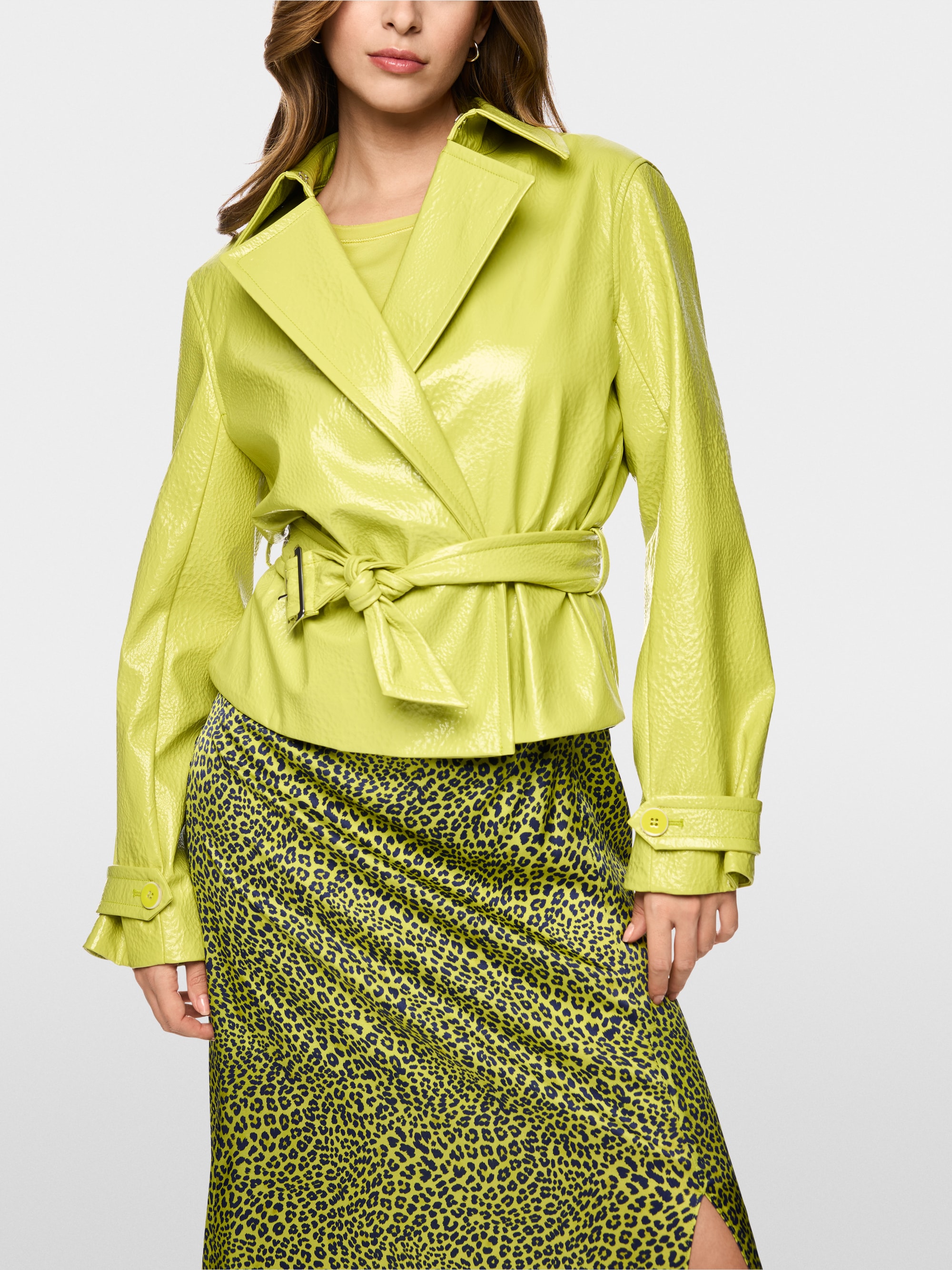 Short trench jacket with patent finish