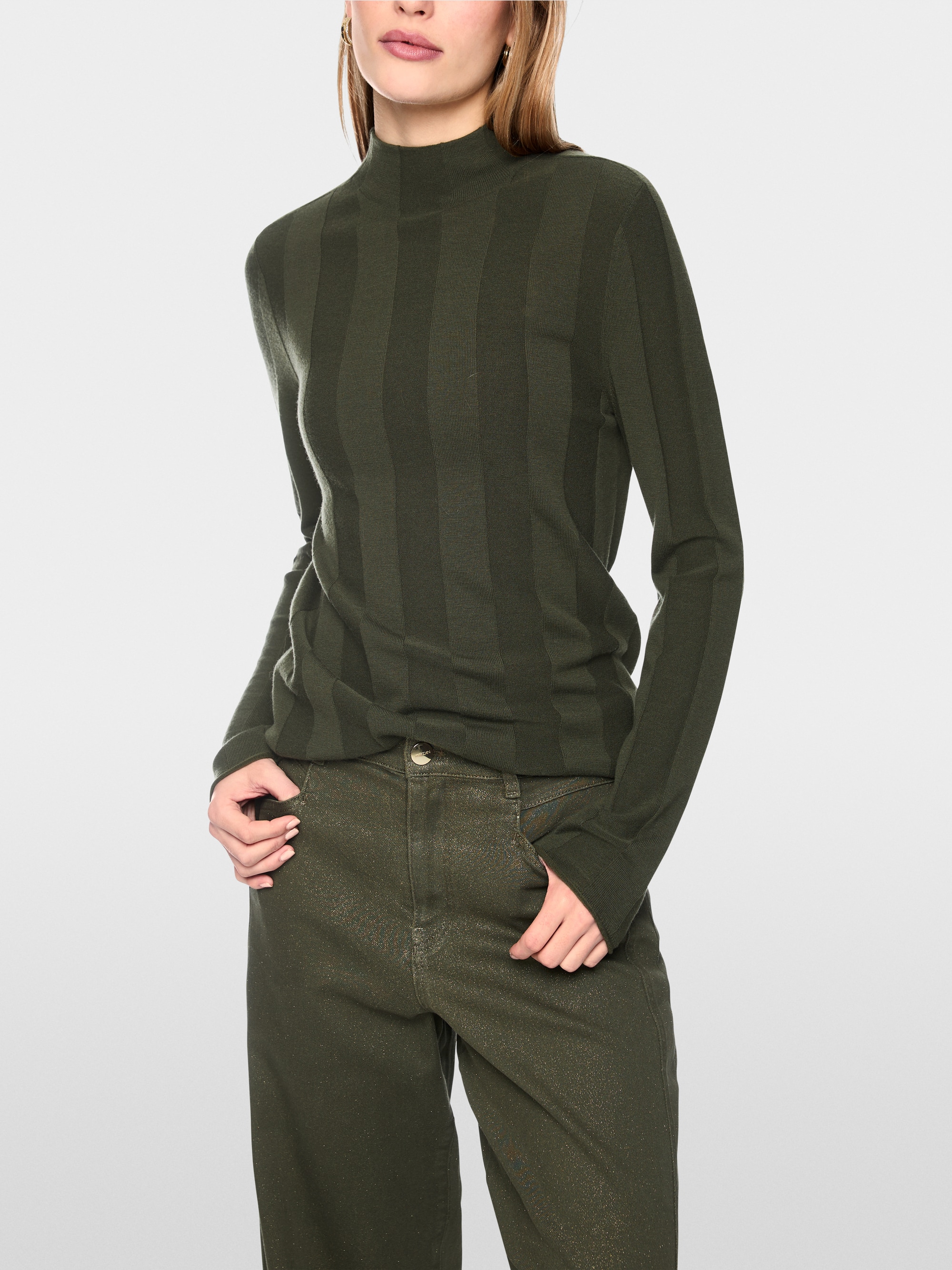 Slim-fit jumper with stand-up collar