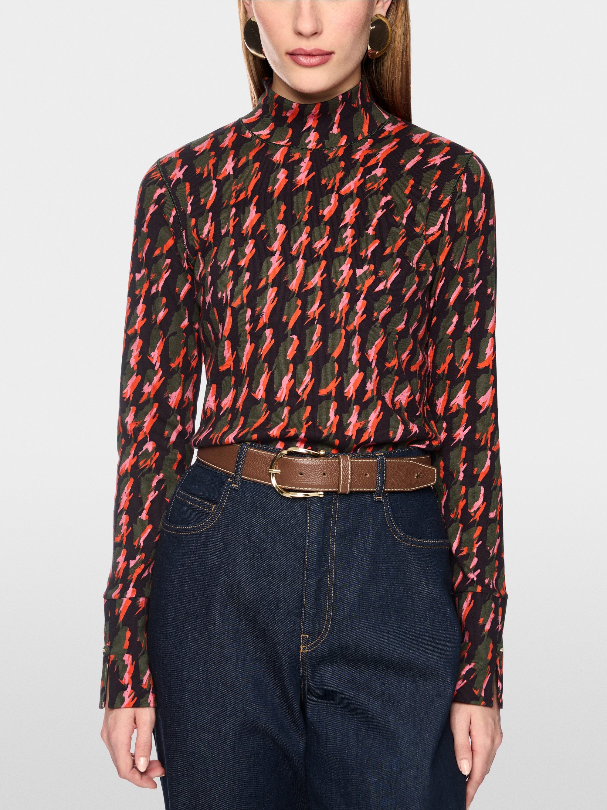 Shirt with abstract houndstooth pattern