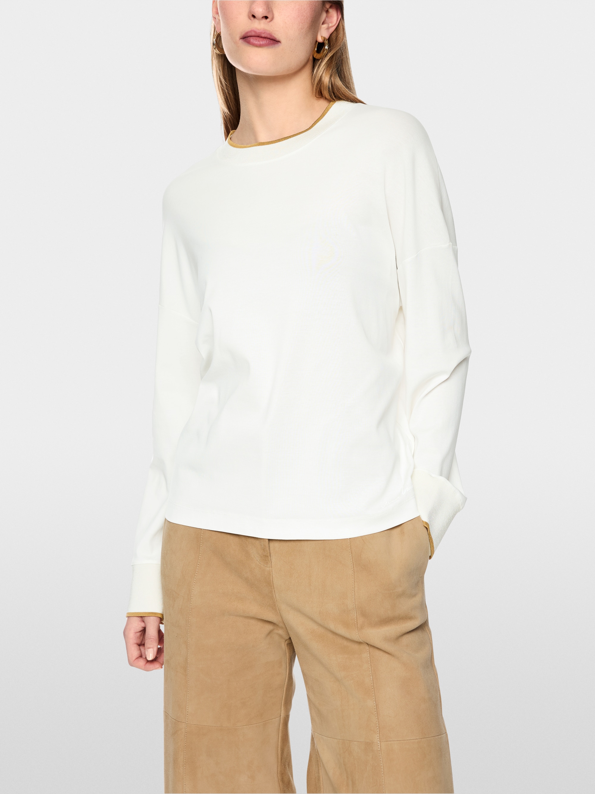 Shirt with contrasting stripes