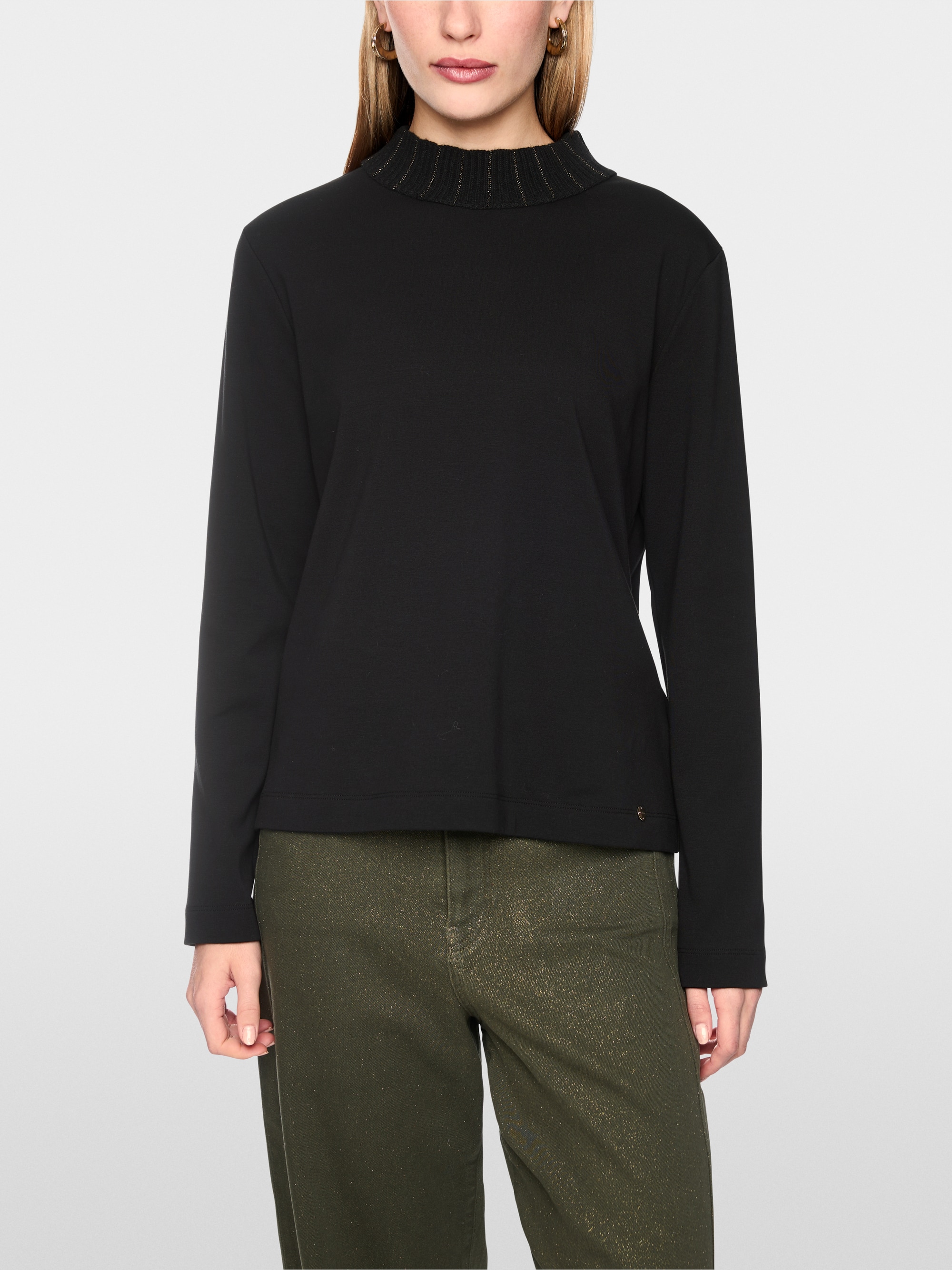 Shirt with knitted collar