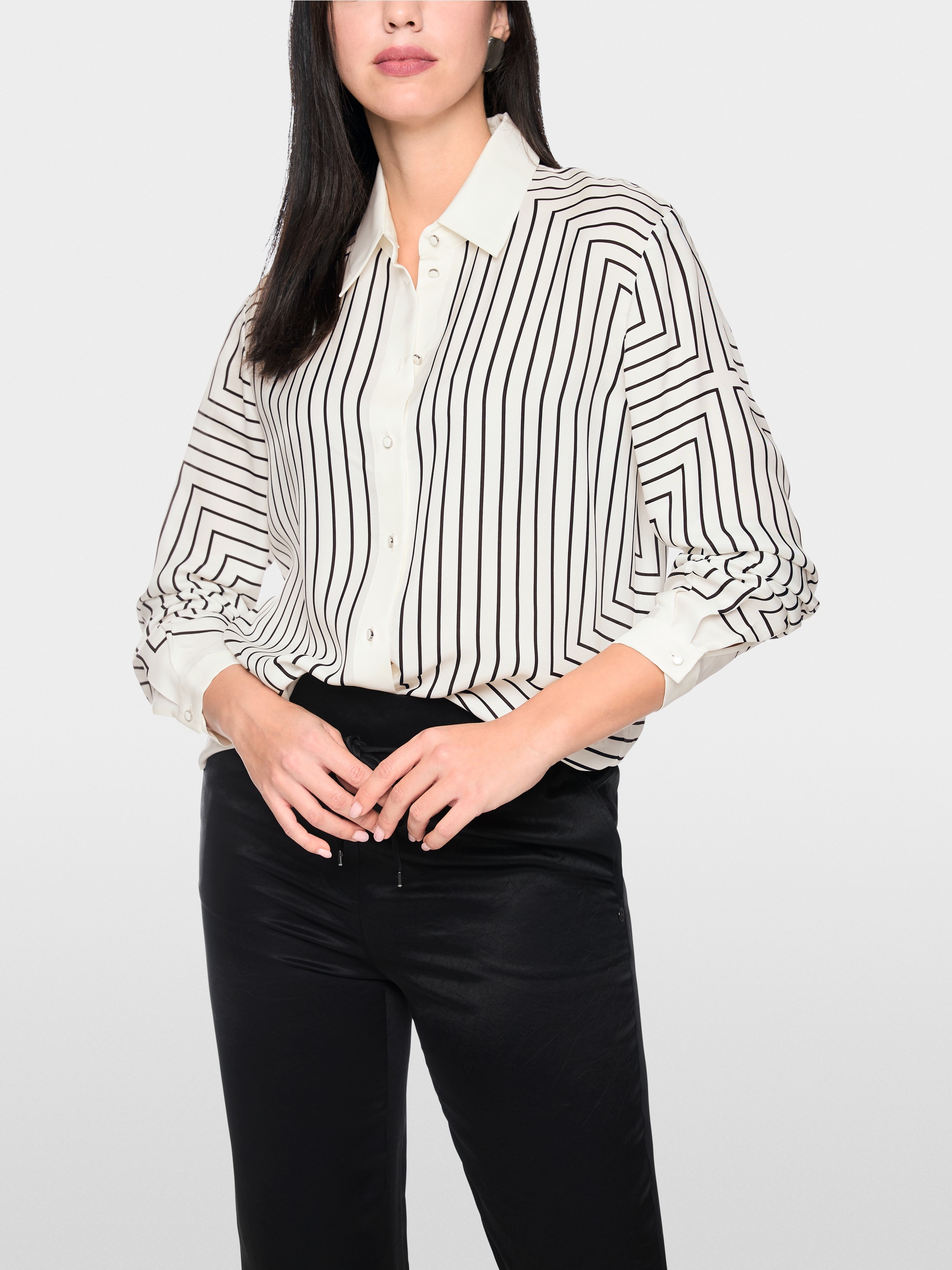 Geometric blouse in a silk blend