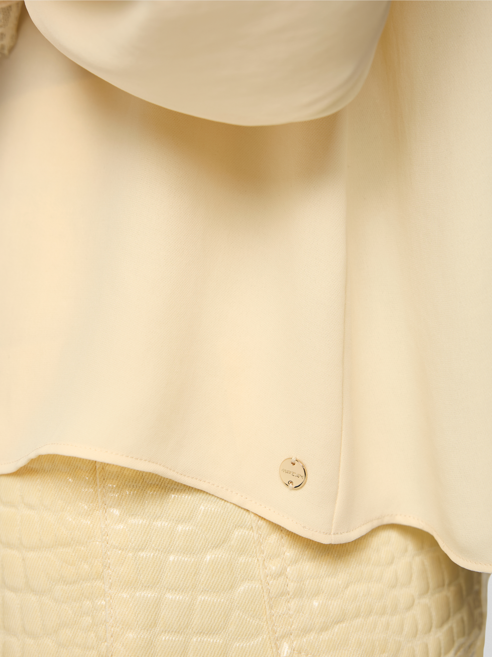 Flowing blouse with lace