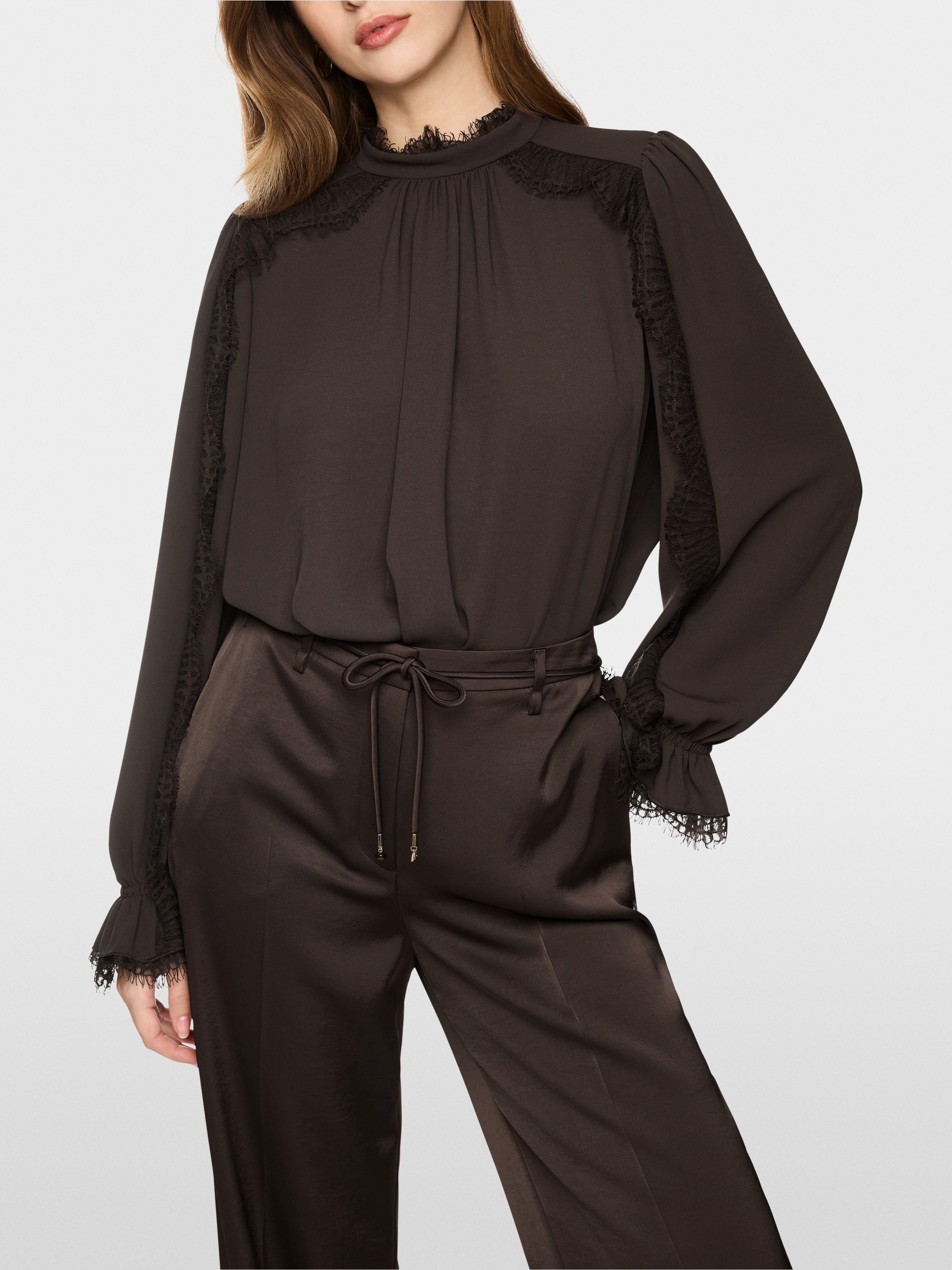 Flowing blouse with lace