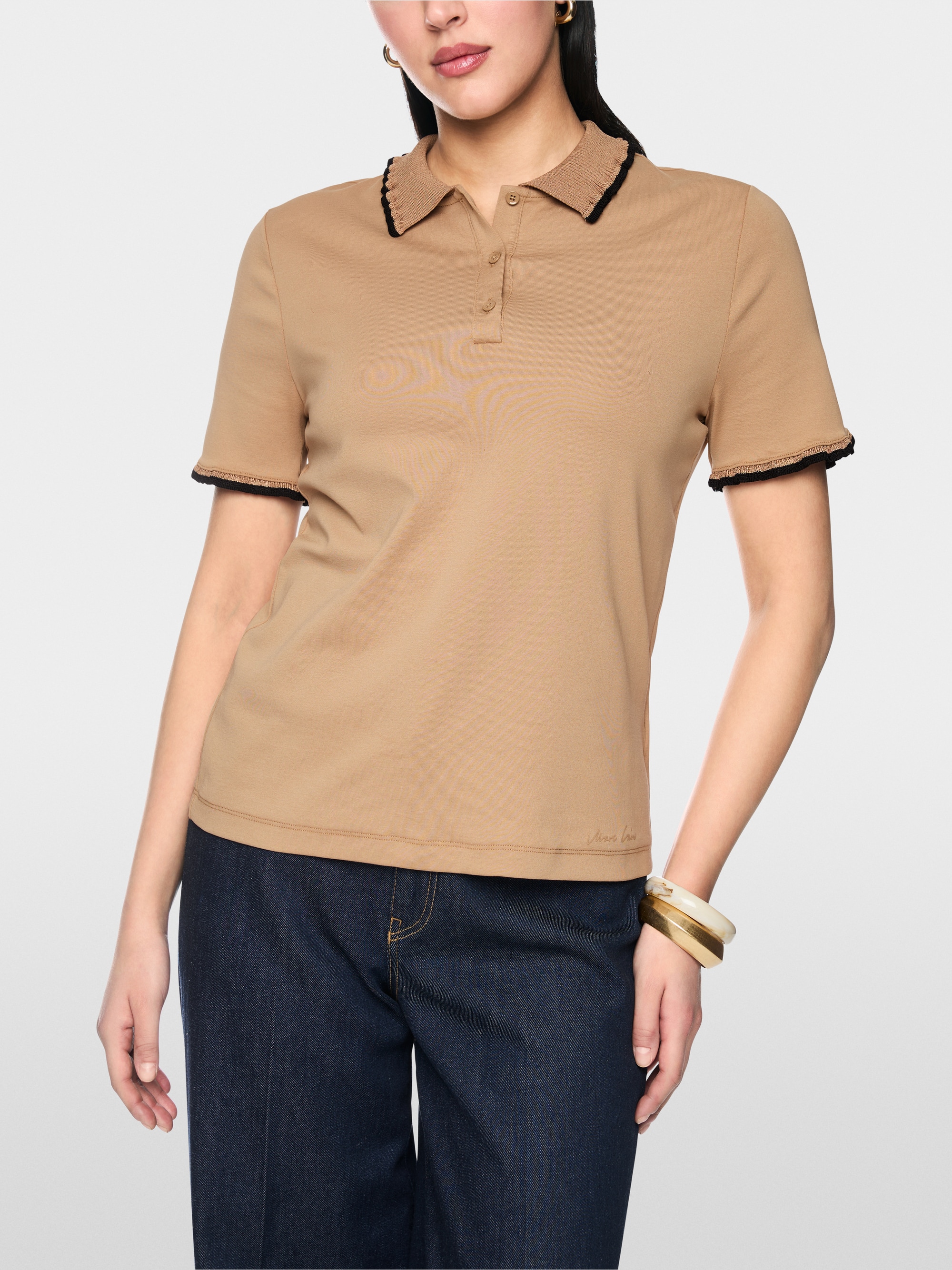Polo shirt with contrasting details