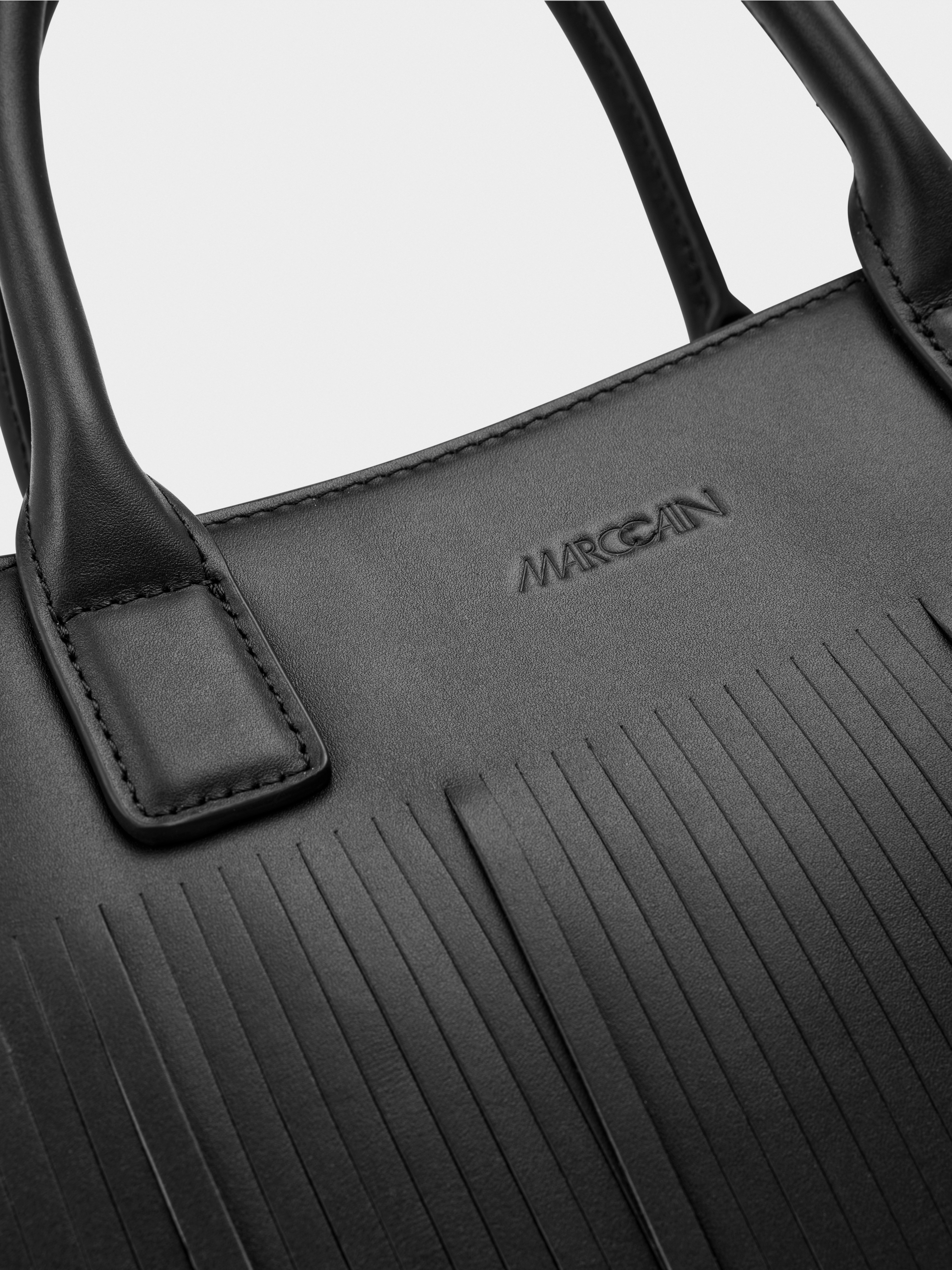 Handbag with fringes