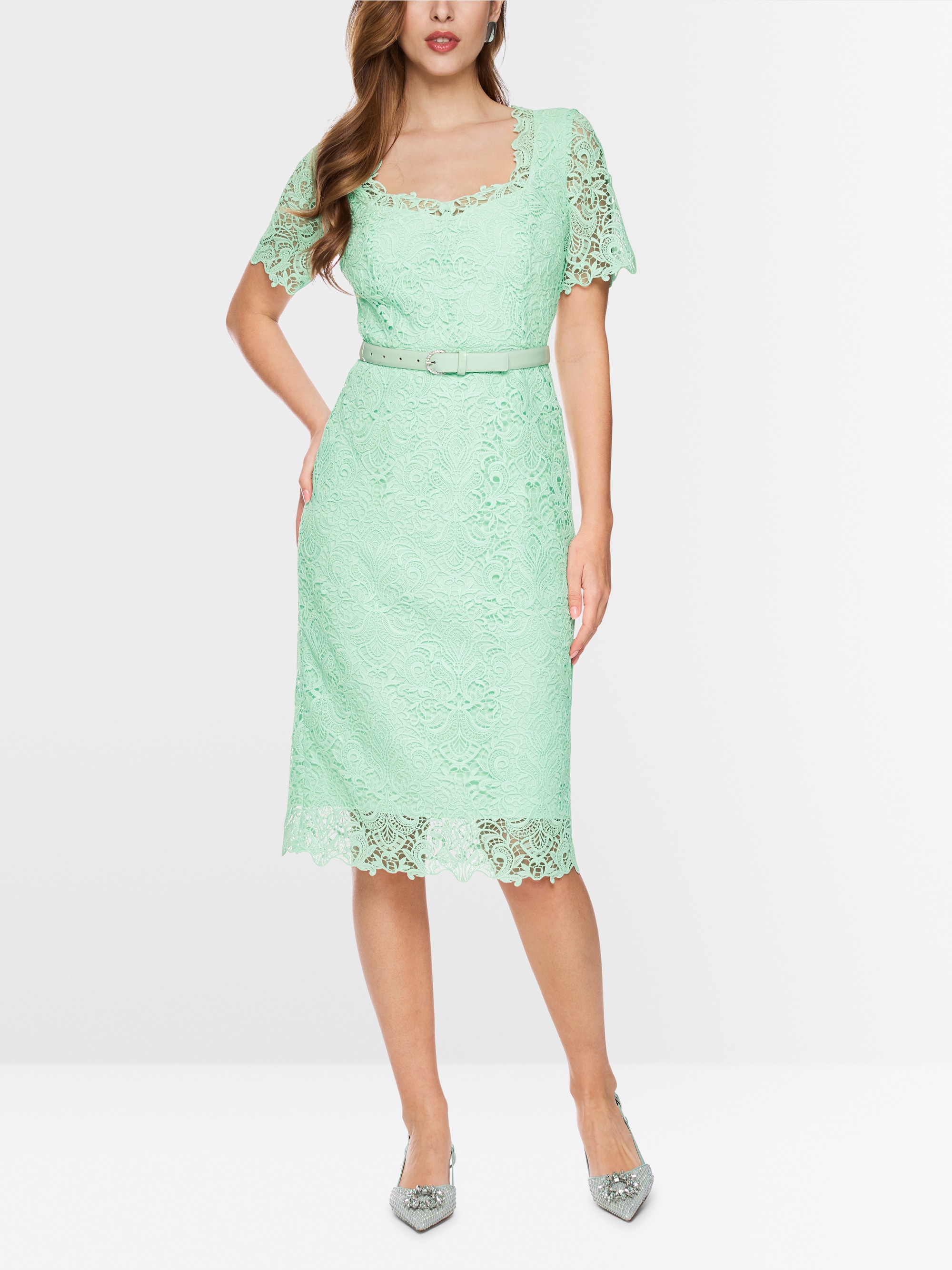 Robe mi-longue en dentelle guipure