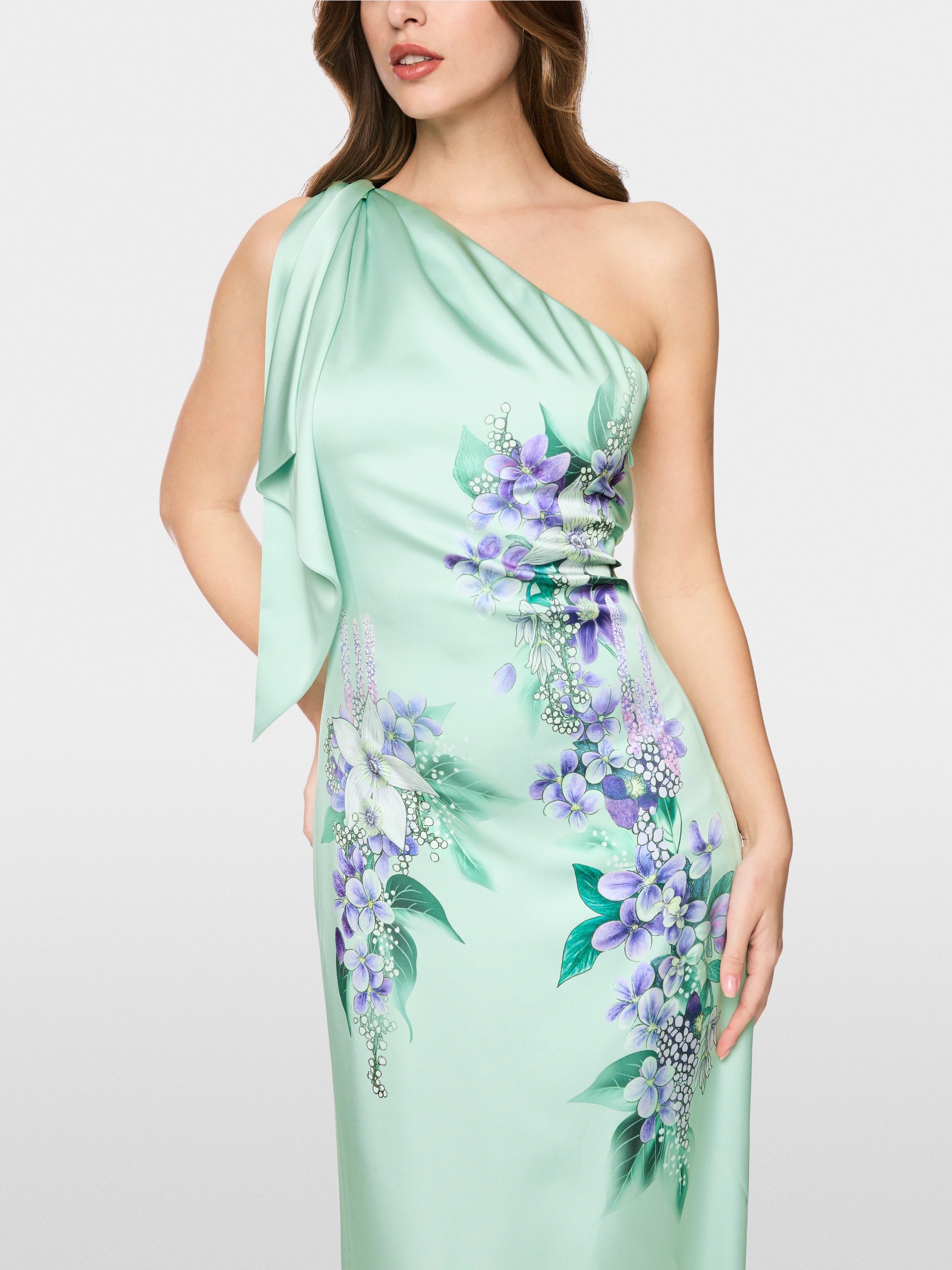 Robe de soirée asymétrique à volants