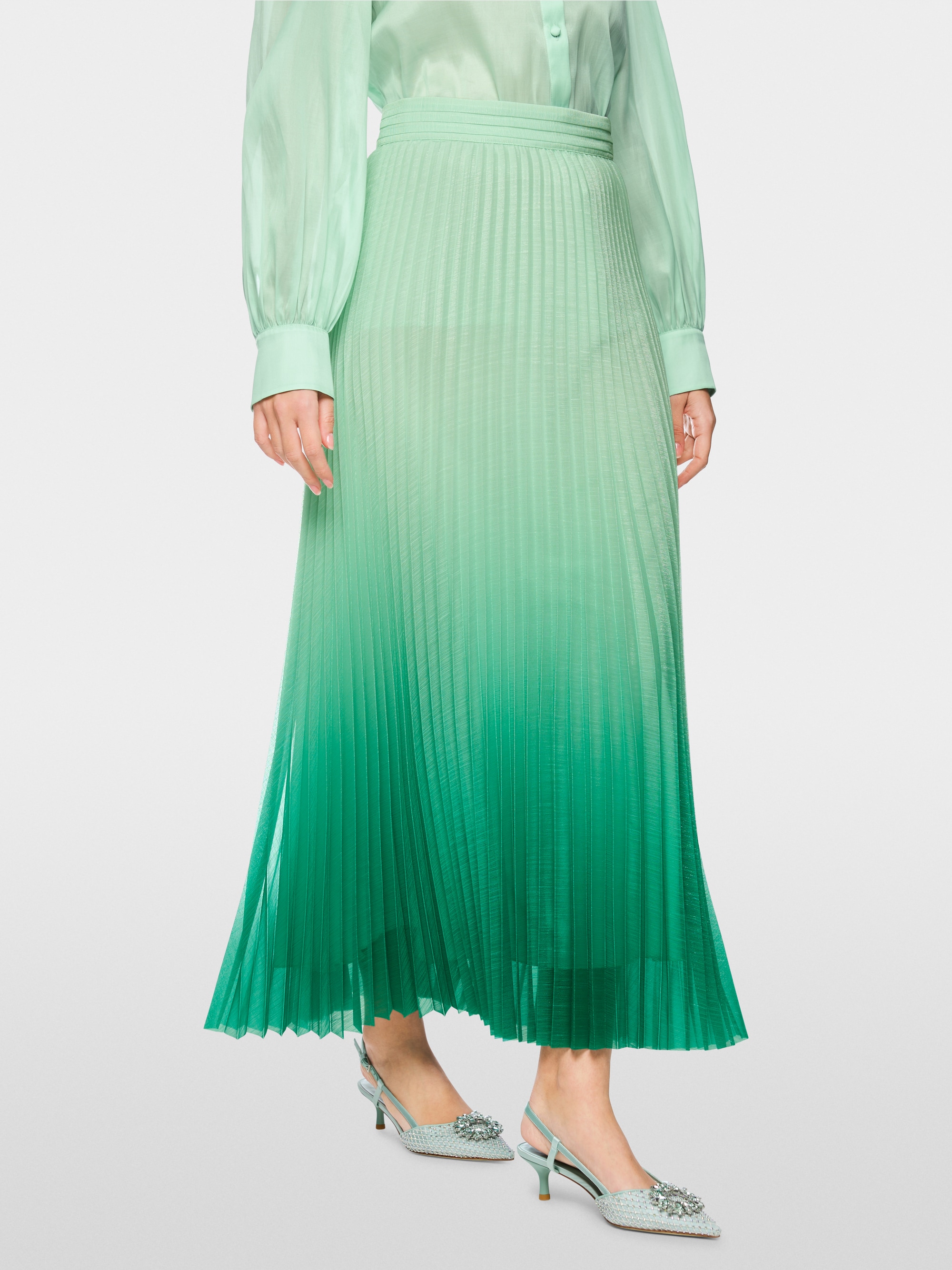 Pleated skirt with colour gradient