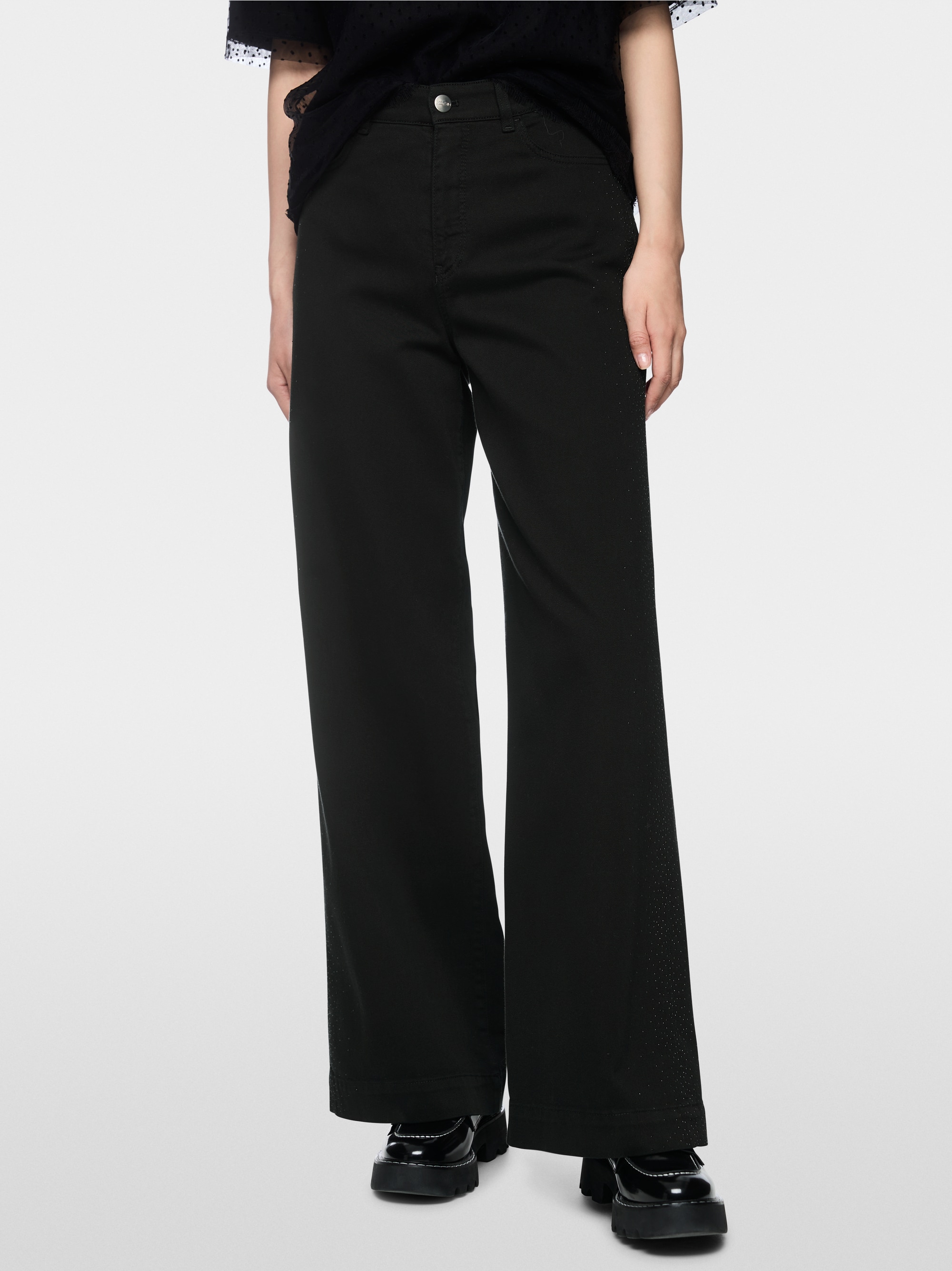 WARRI wide fit and high waist jeans
