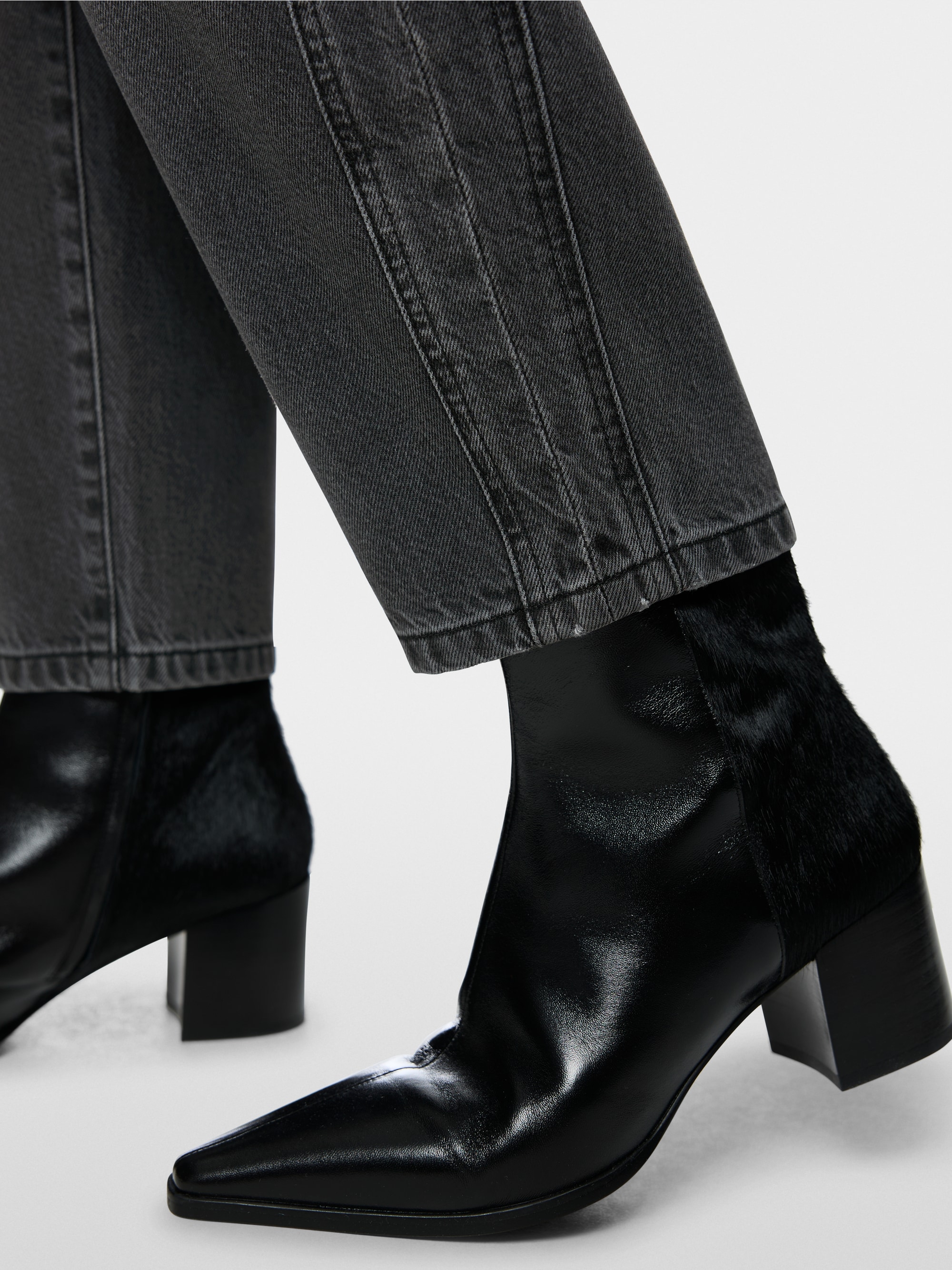RUMA O-Shape relaxed fit jeans