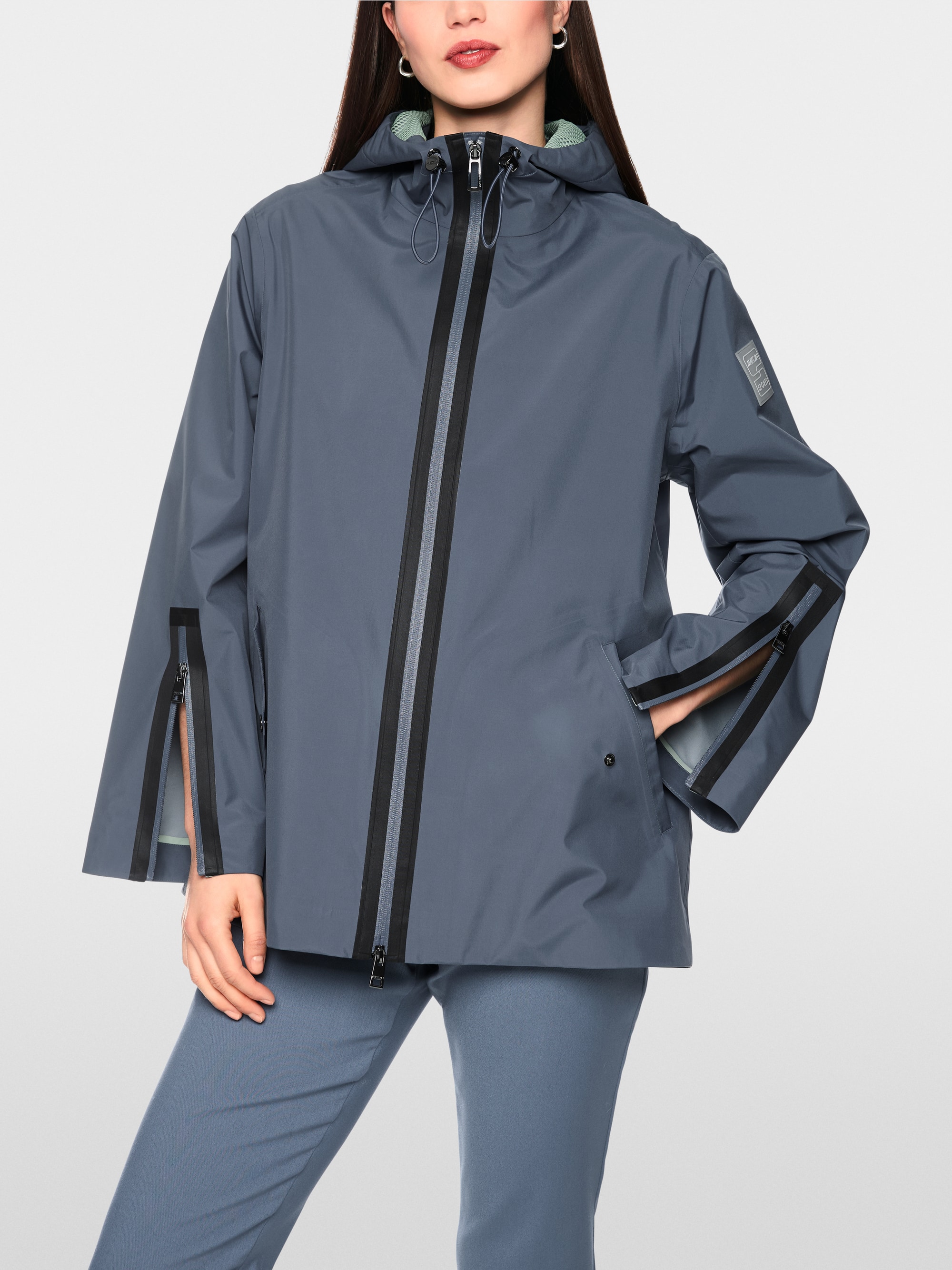 Lightweight outdoor jacket