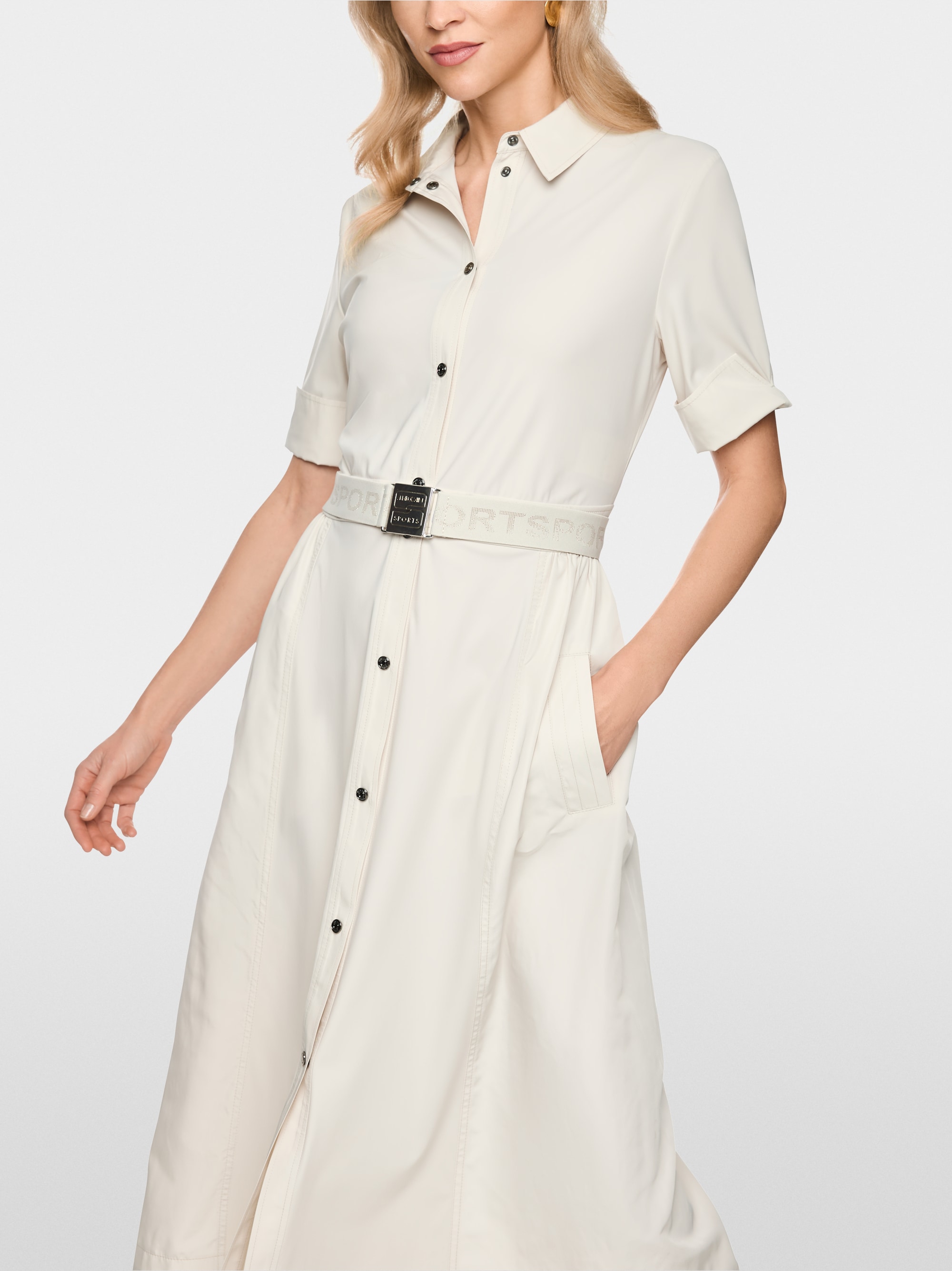 Robe mi-longue en tissu extensible