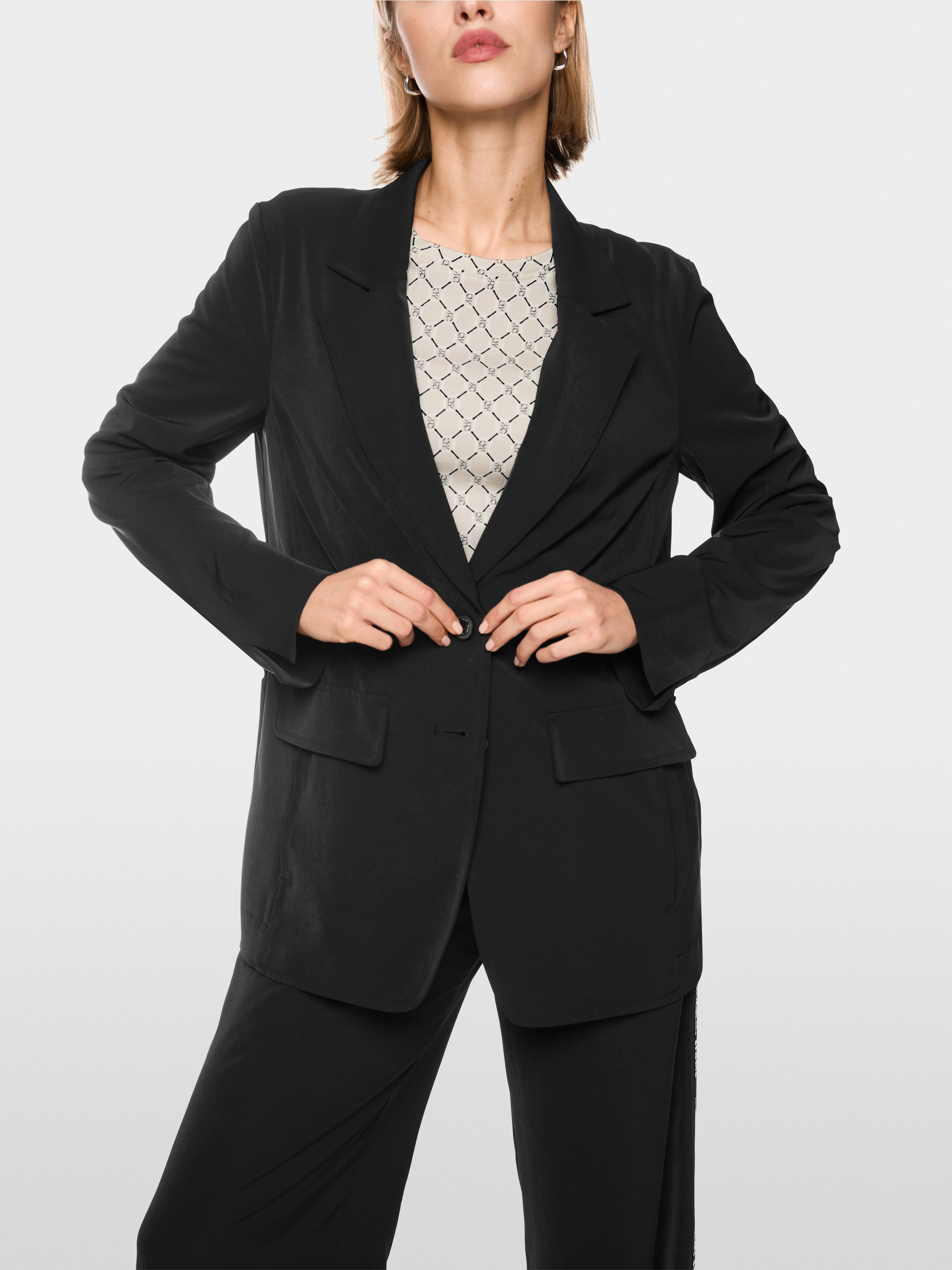 Casual blazer with deep lapels