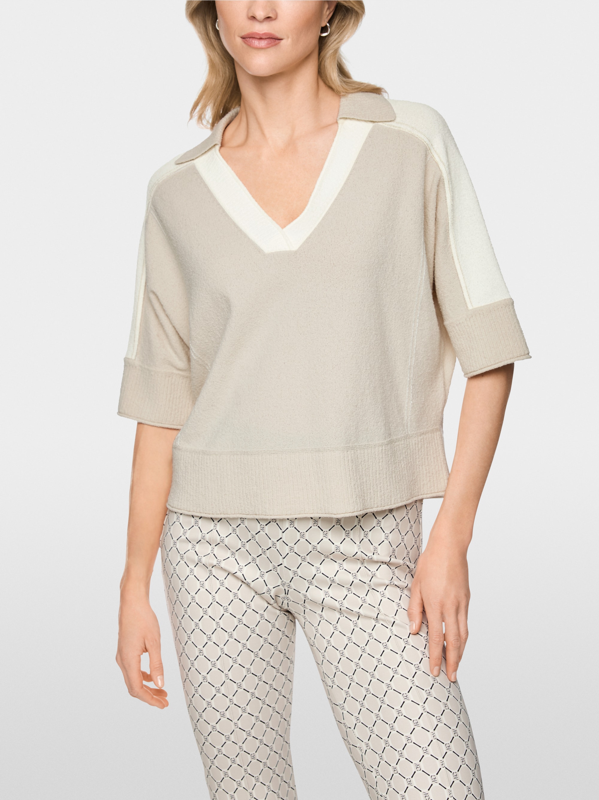 Two-tone V-neck jumper