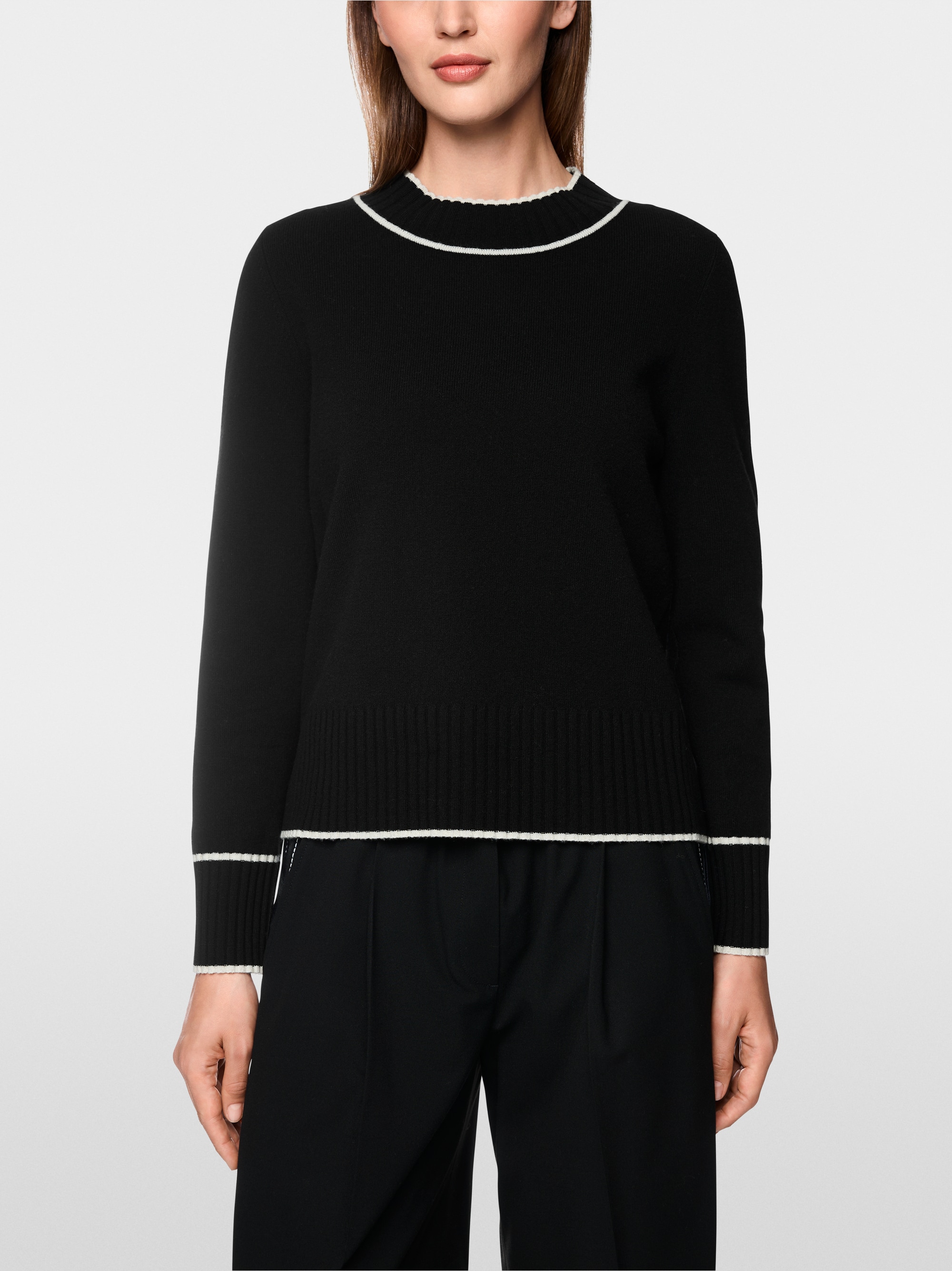 Knitted jumper with contrasting trim