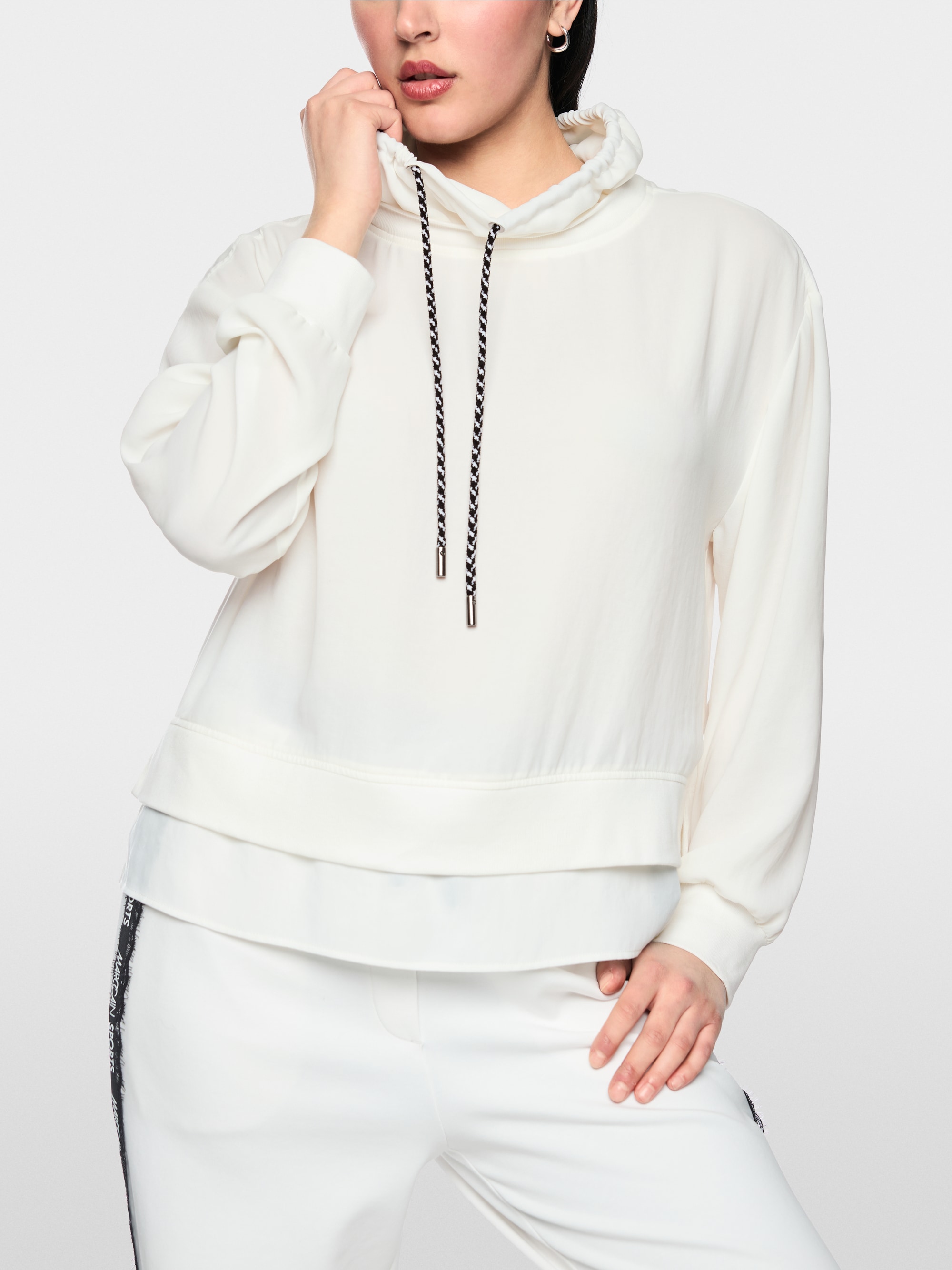 Loose-fitting blouse