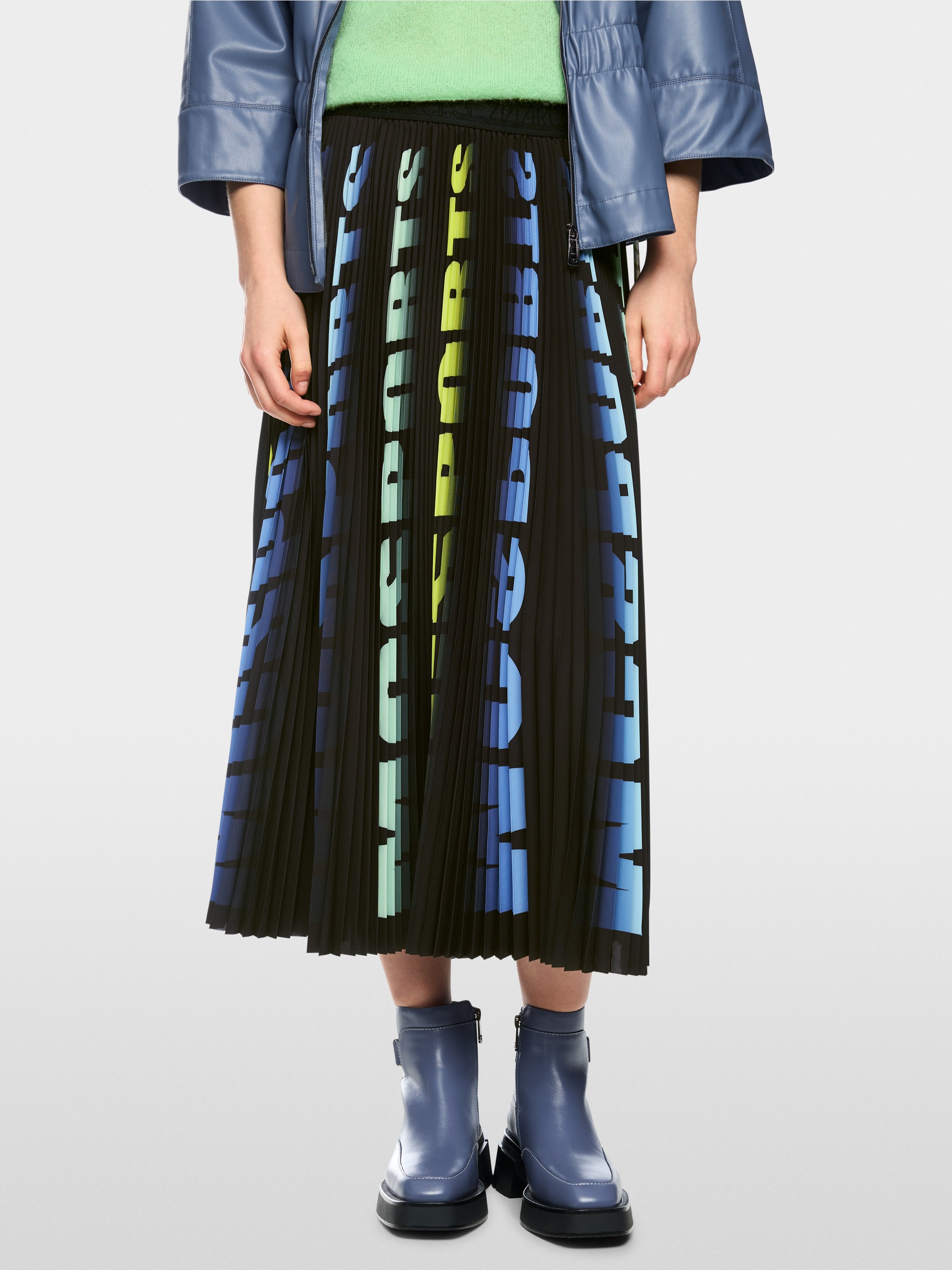 Pleated skirt with print
