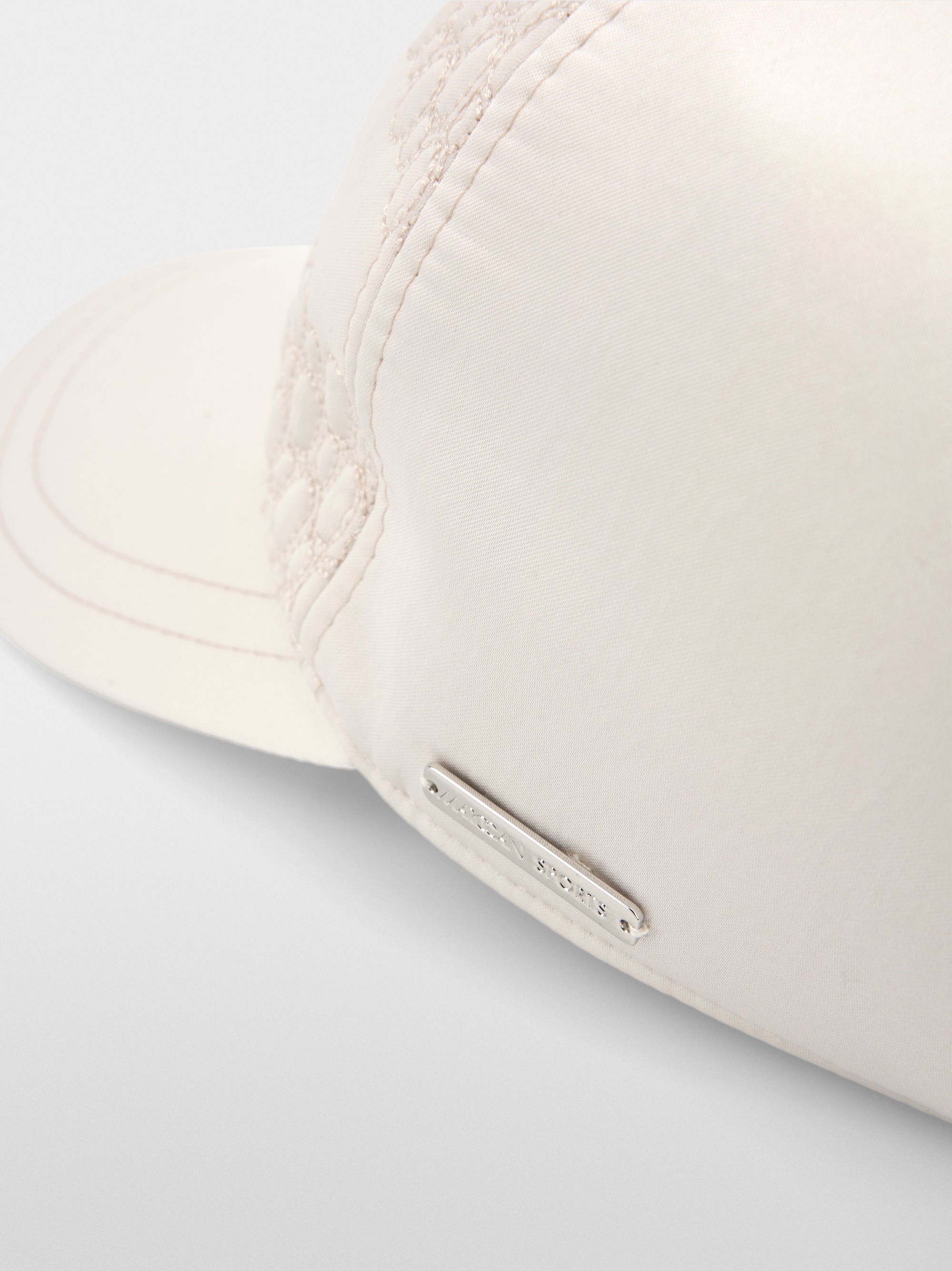 Casquette à visière avec surpiqûres
