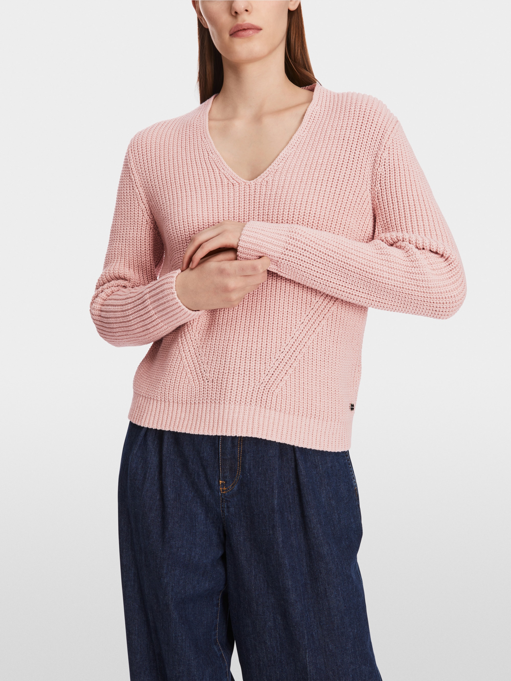 V-Neck-Pullover Knitted in Germany