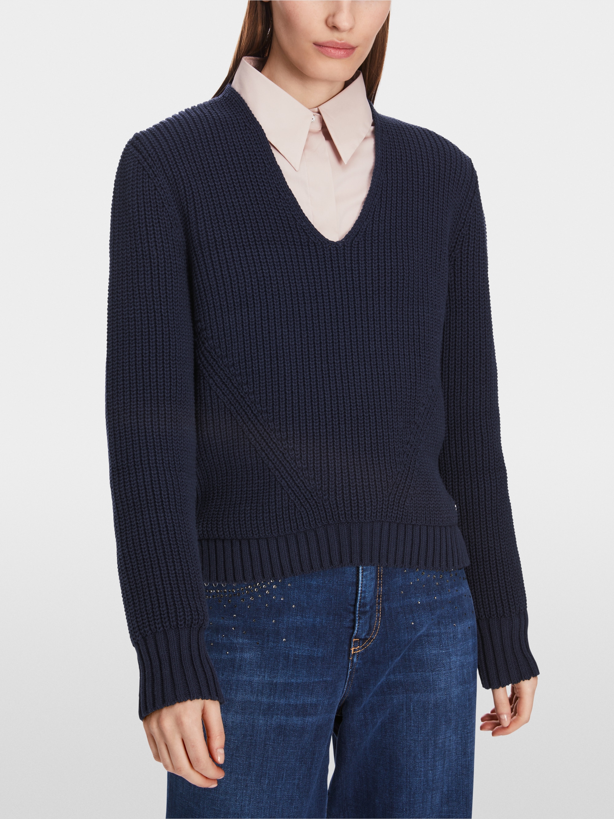 Pull encolure en V tricoté en Allemagne