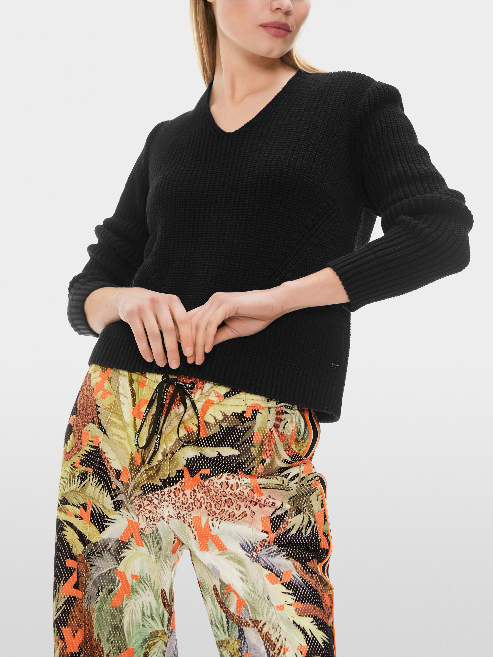 V-neck sweater Knitted in Germany