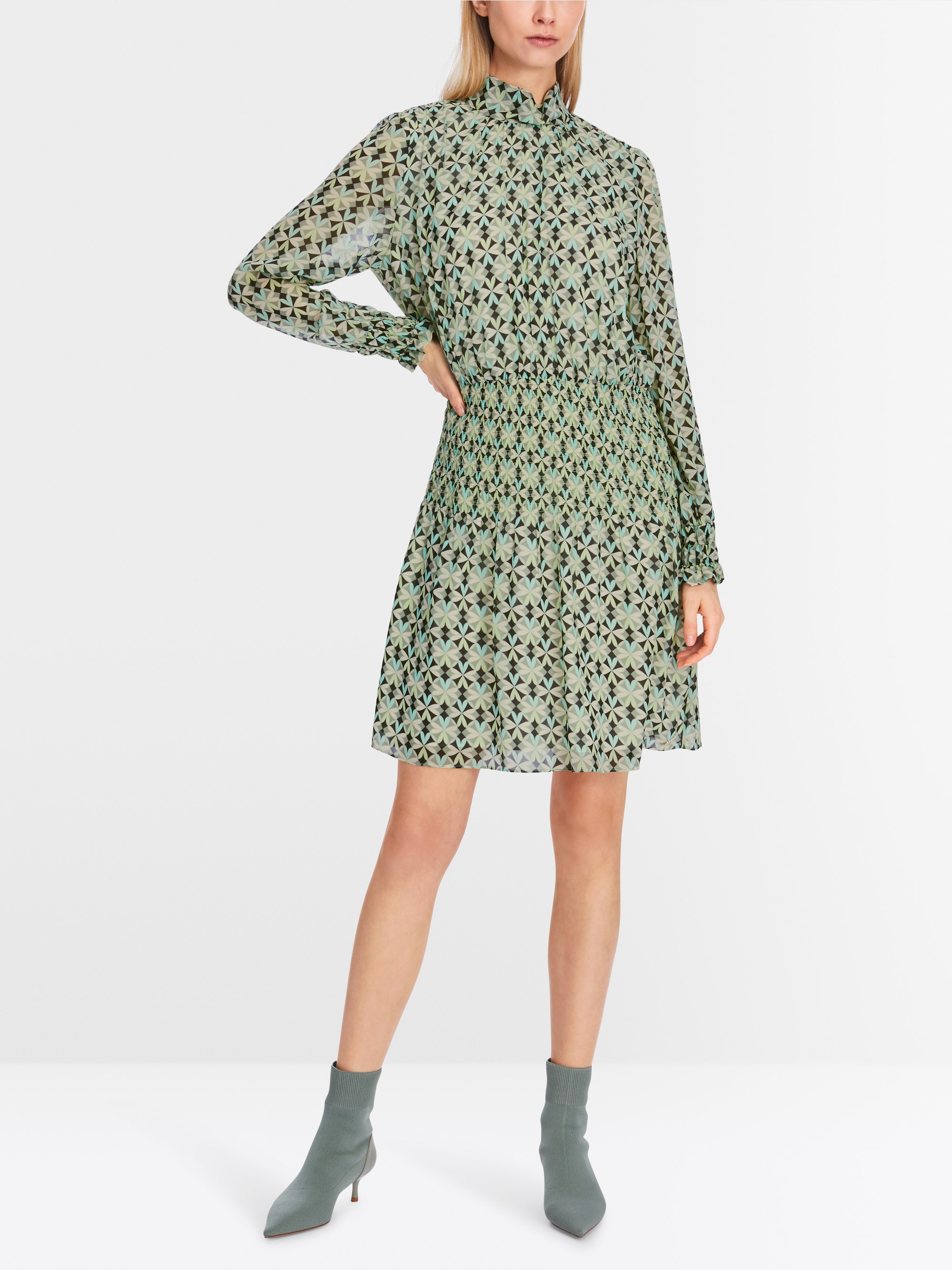 Robe avec empiècements élastiques