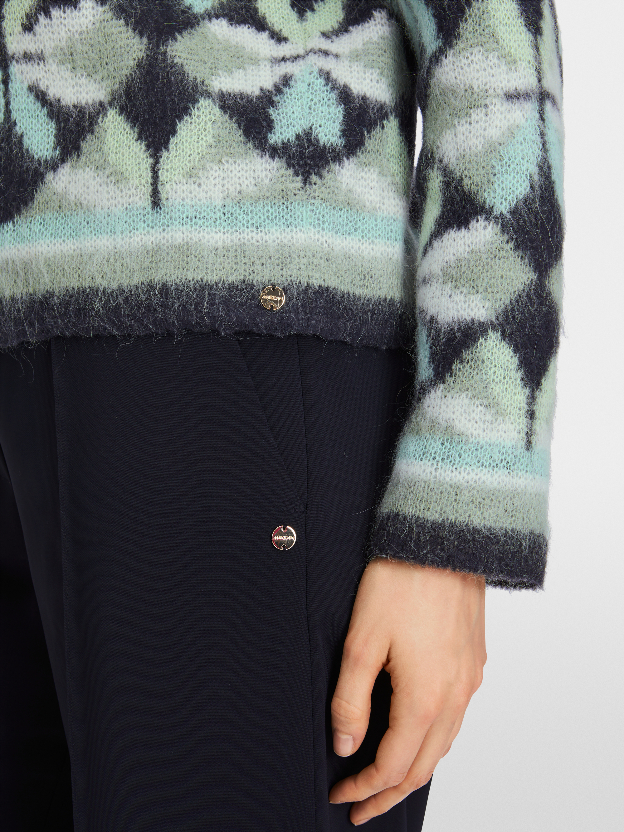 Flauschiger Sweater Knitted in Germany