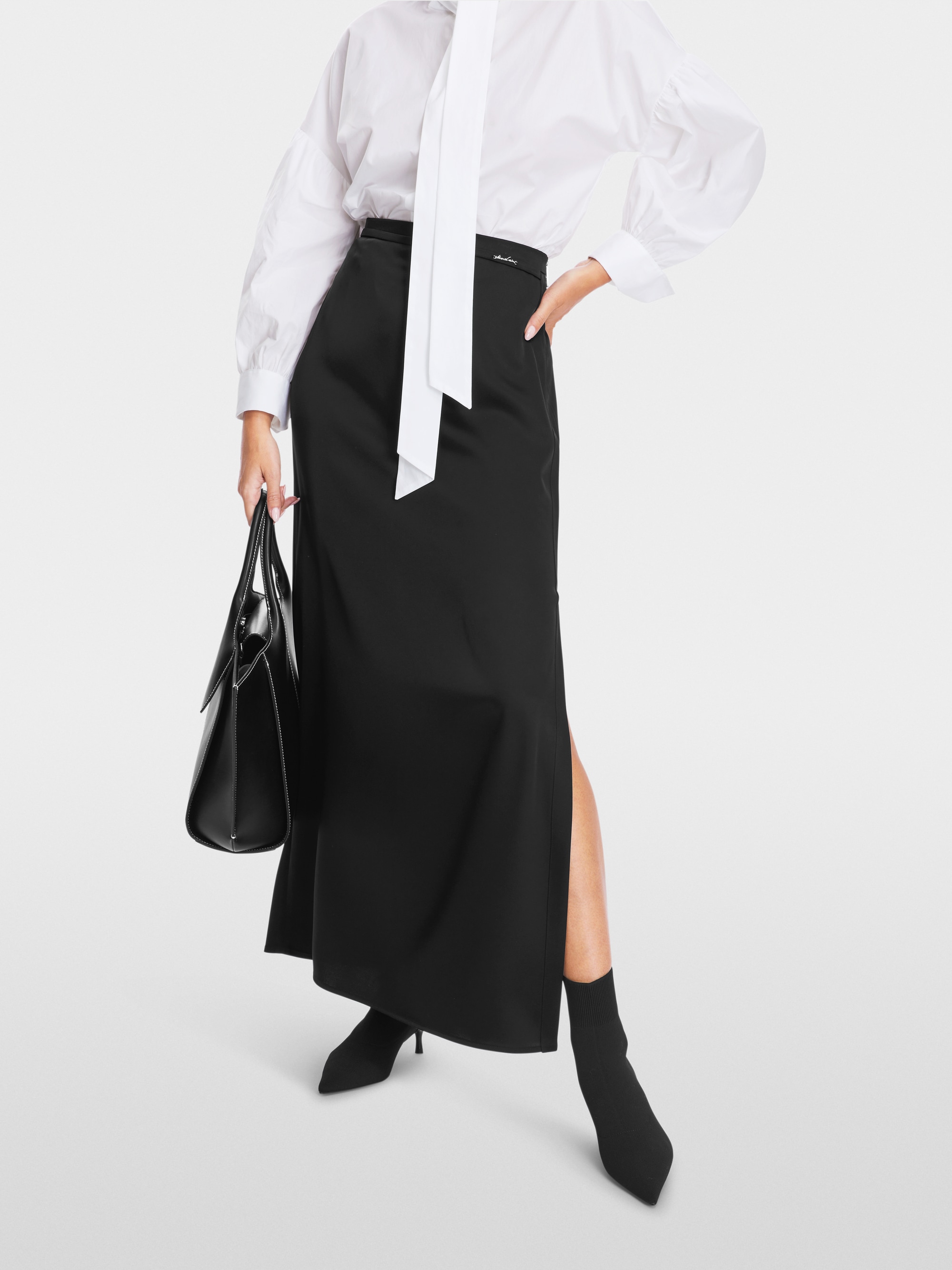 Pencil skirt with stretch