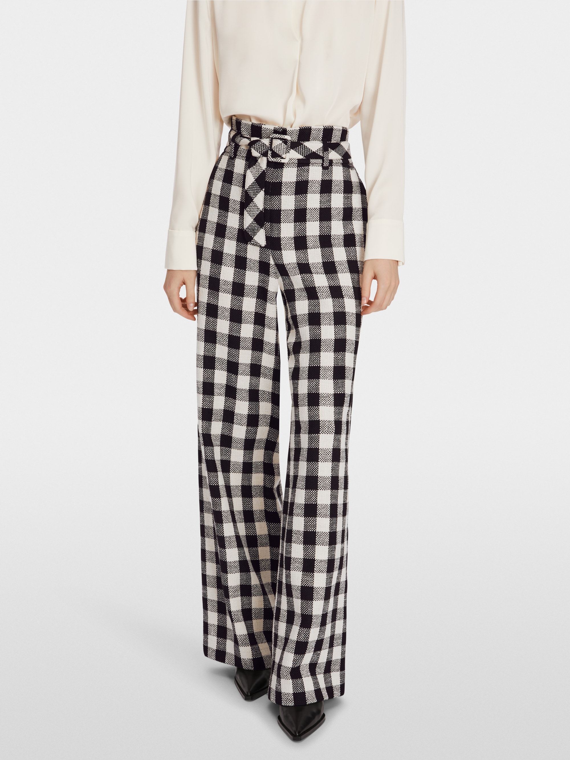 Model WEIDA - paperbag broek