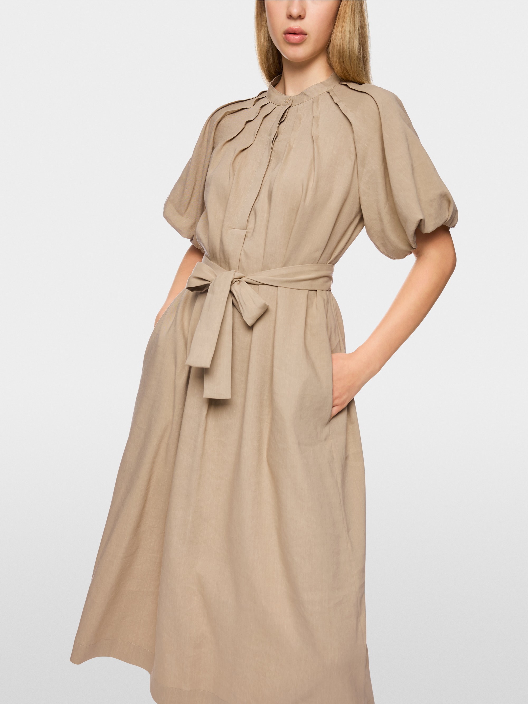 Kleid mit Falten