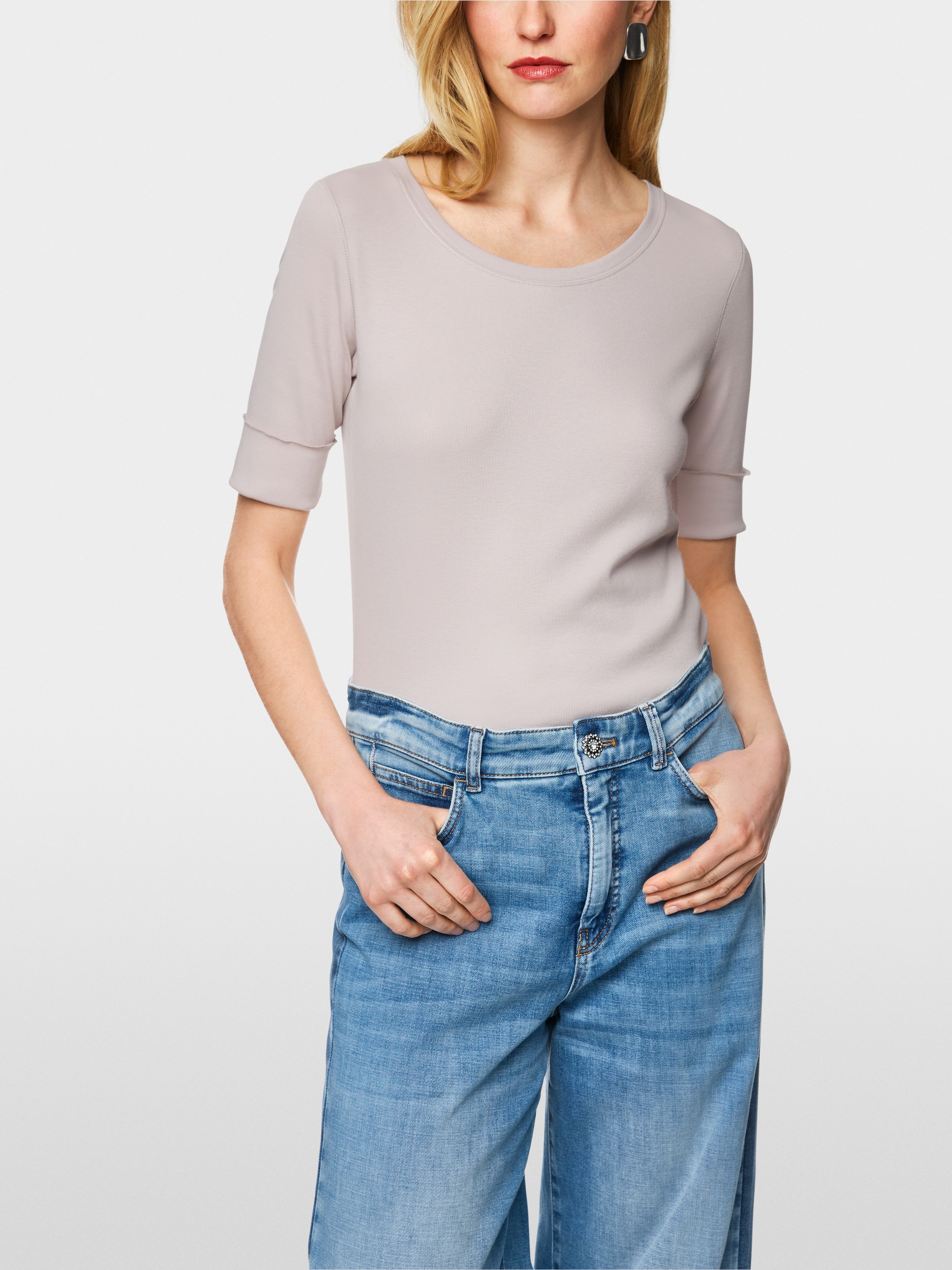 T-shirt à manches retroussées