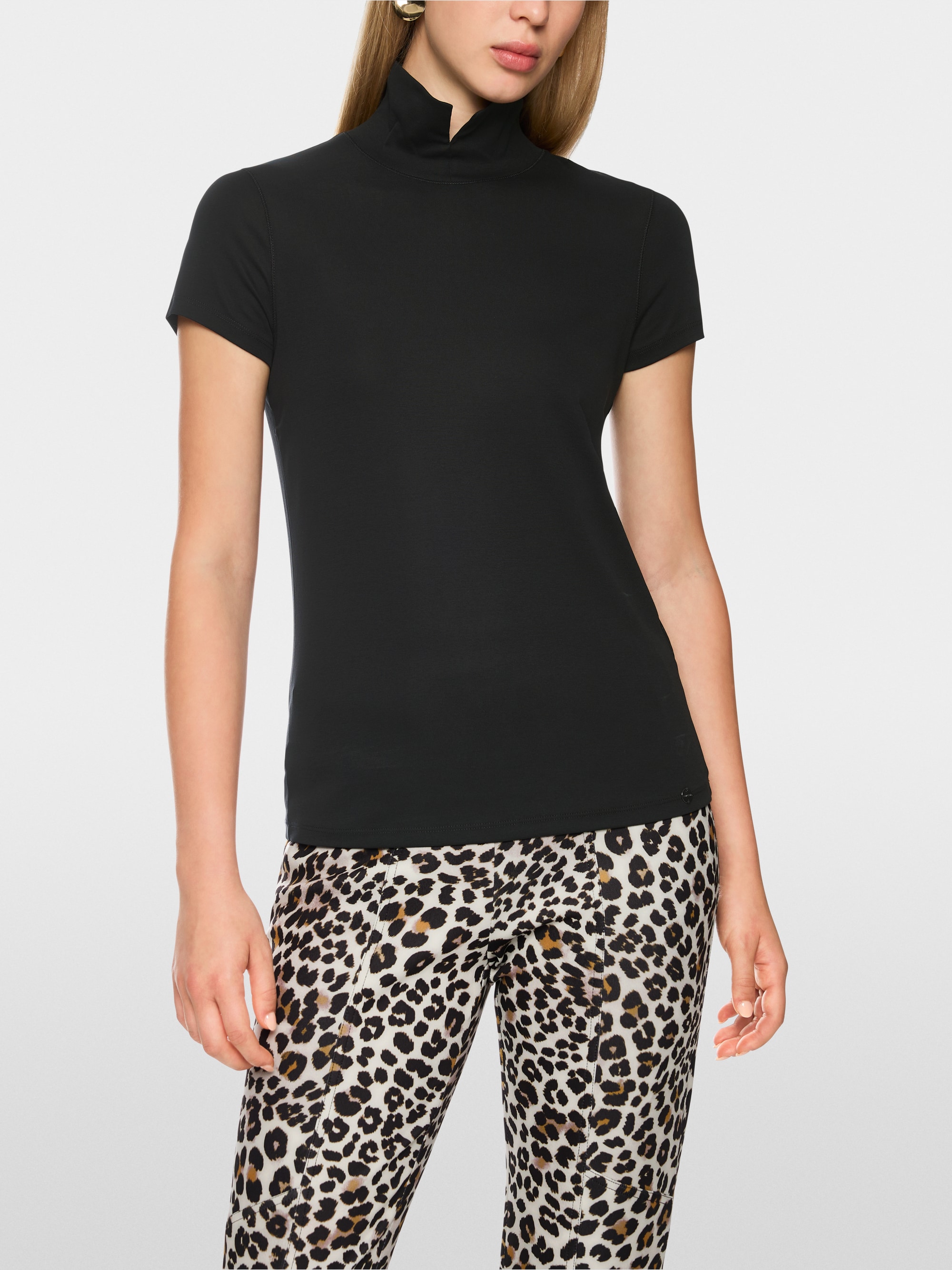 Tee-shirt col roulé fendu