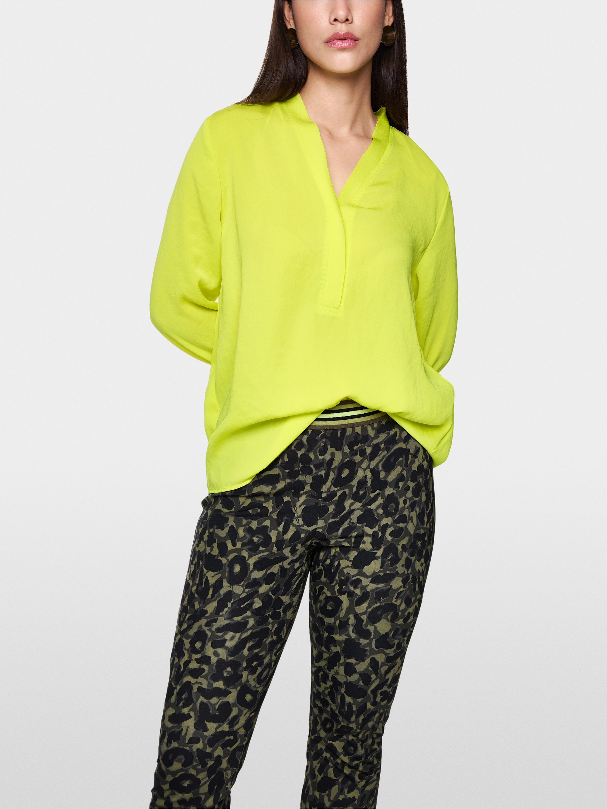 Blouse col en V "Rethink Together"