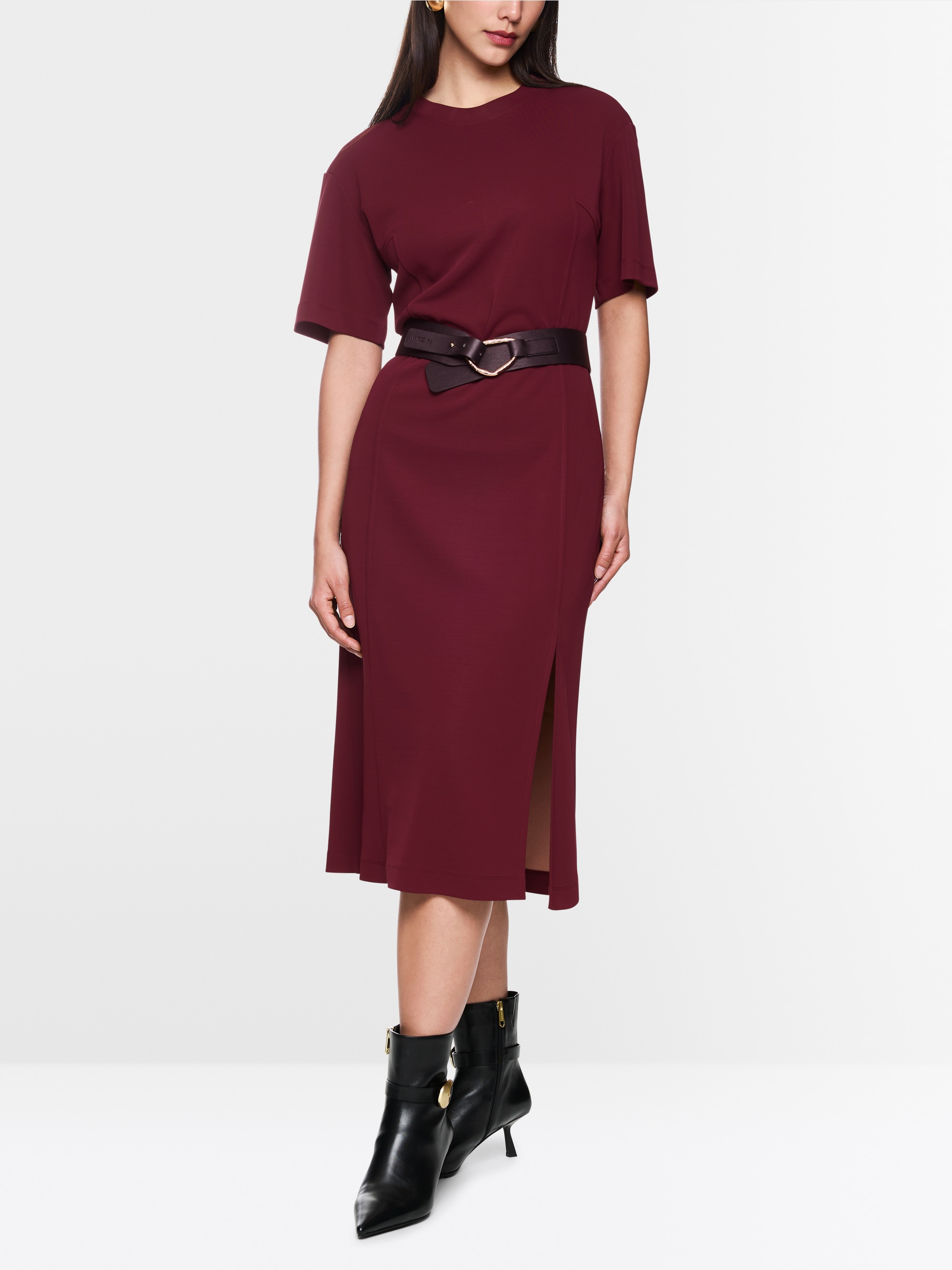 Robe midi sportive et chic avec fente