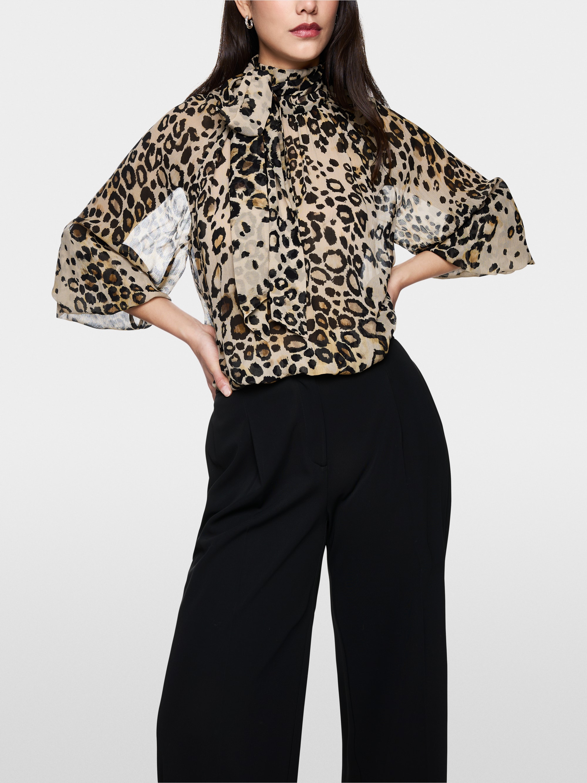 Schluppenbluse mit Leo-Print