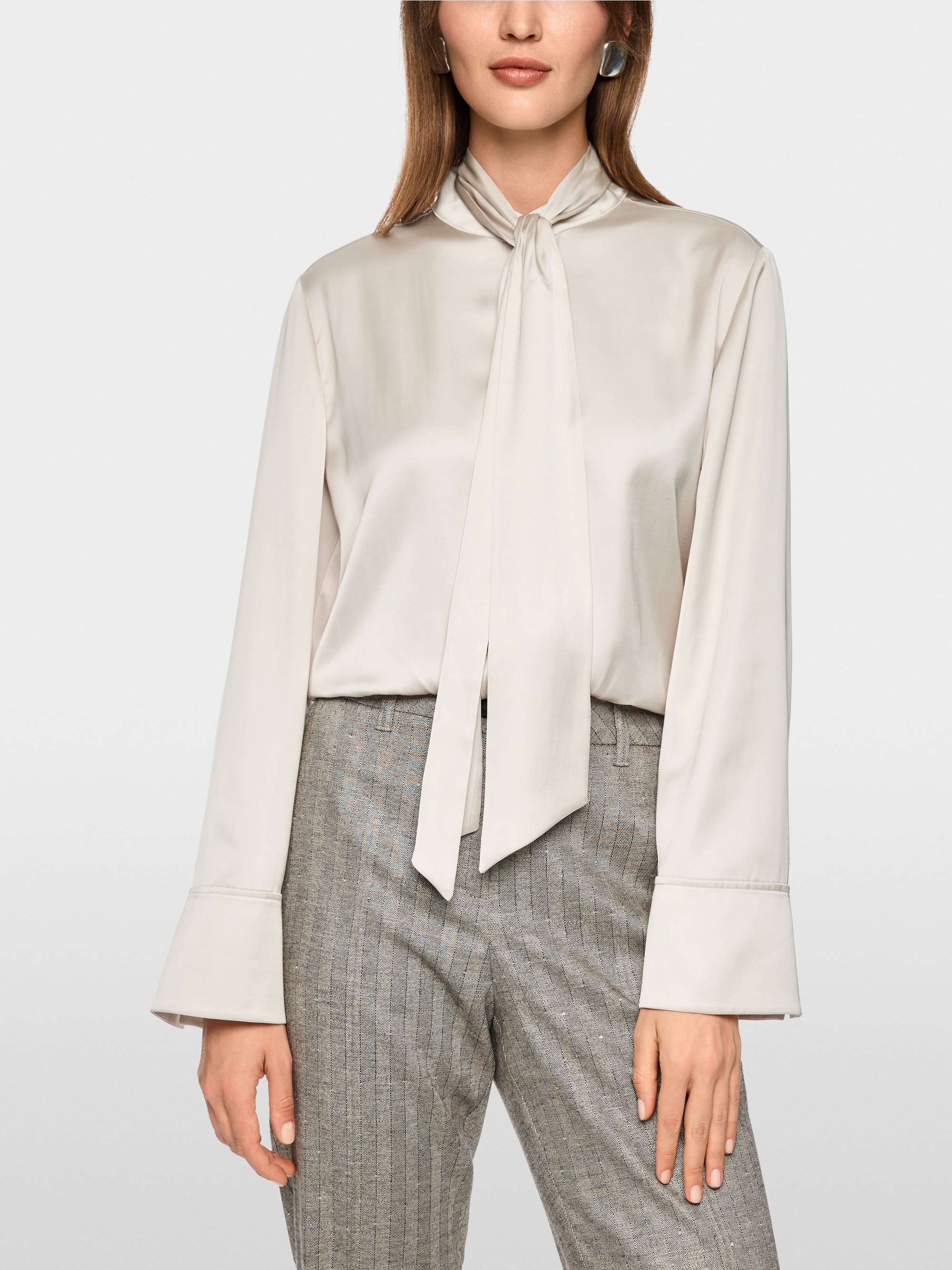 Feminine blouse with bow