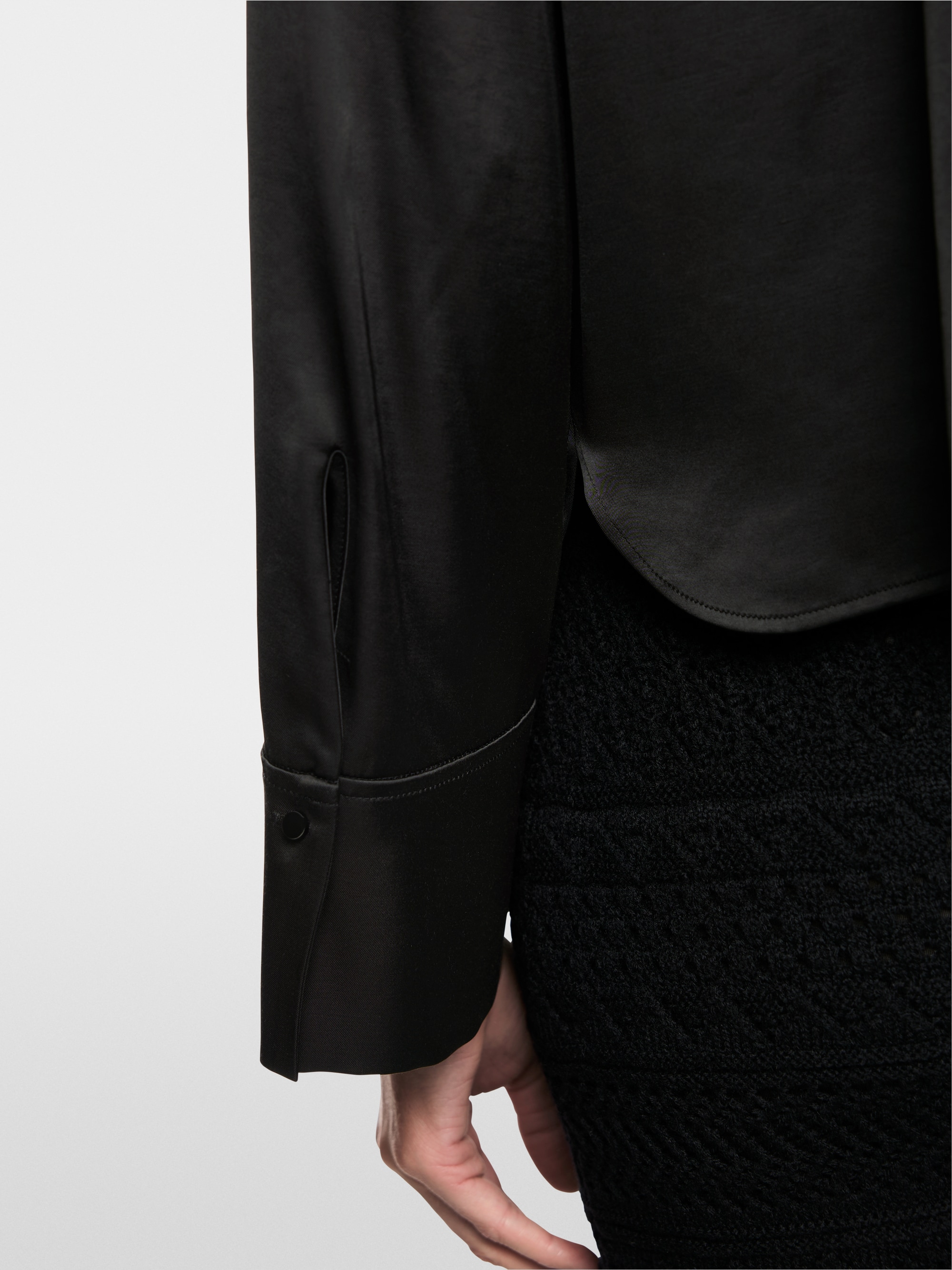 Vrouwelijke blouse met strik