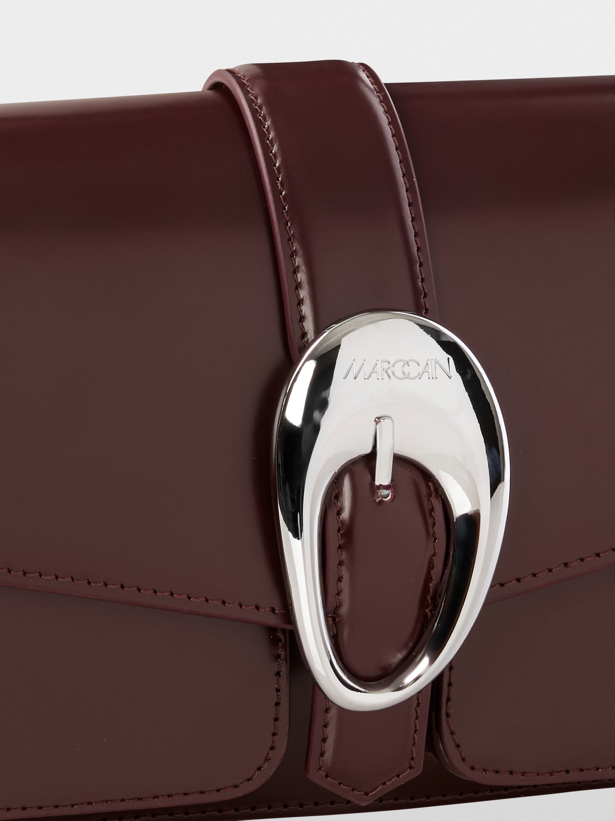 Sac à bandoulière élégant avec boucle logo