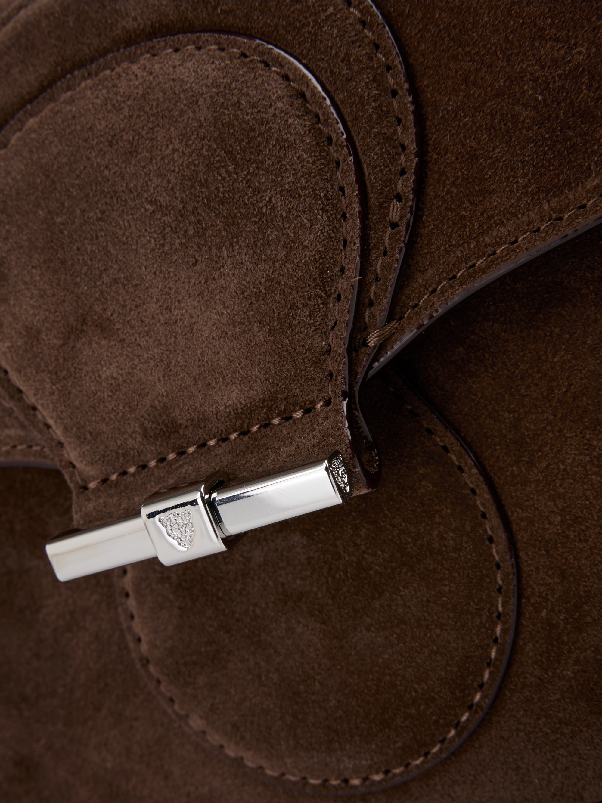 Schultertasche aus Veloursleder
