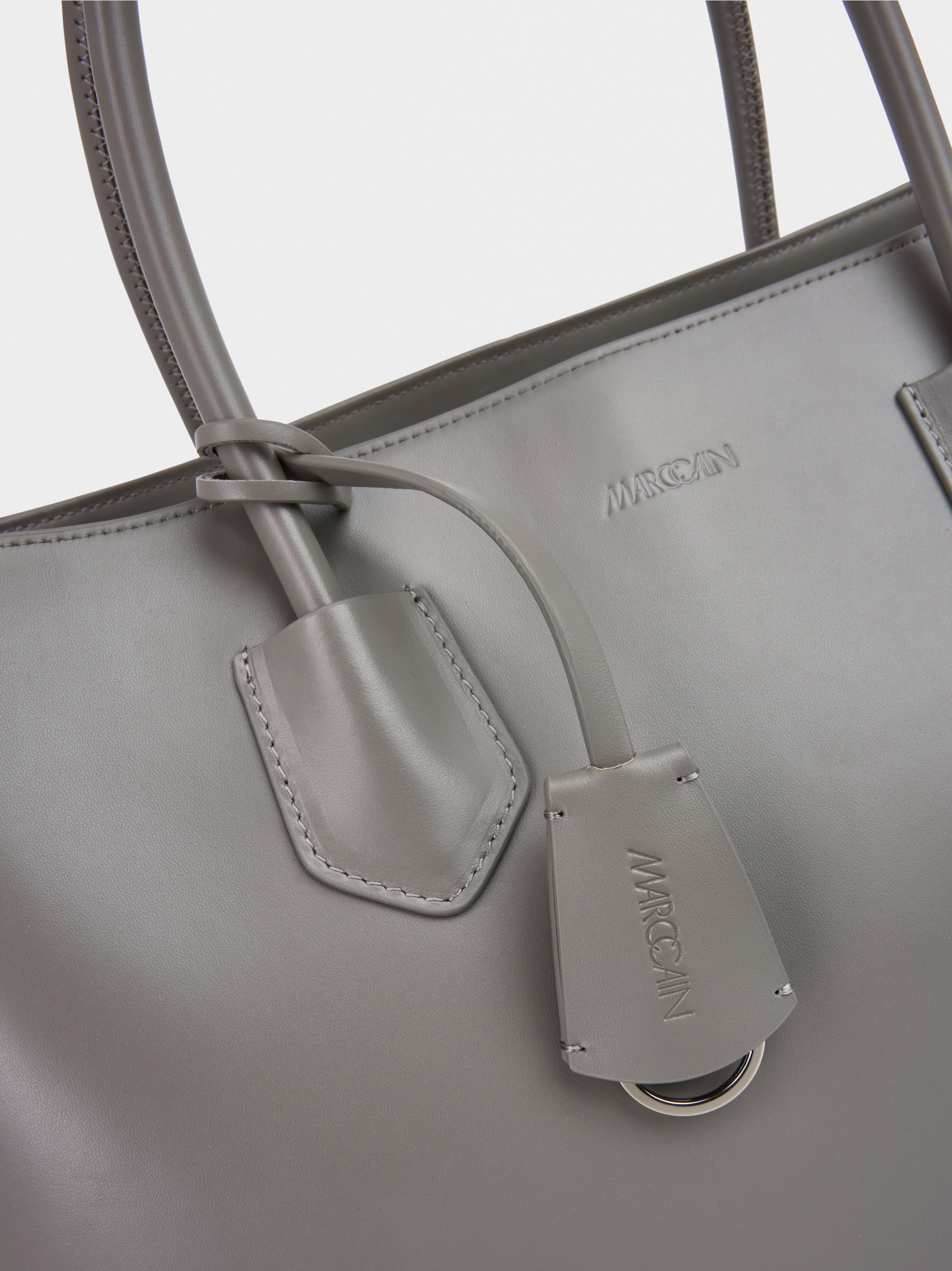 Elegante leren tas met hanger met logo