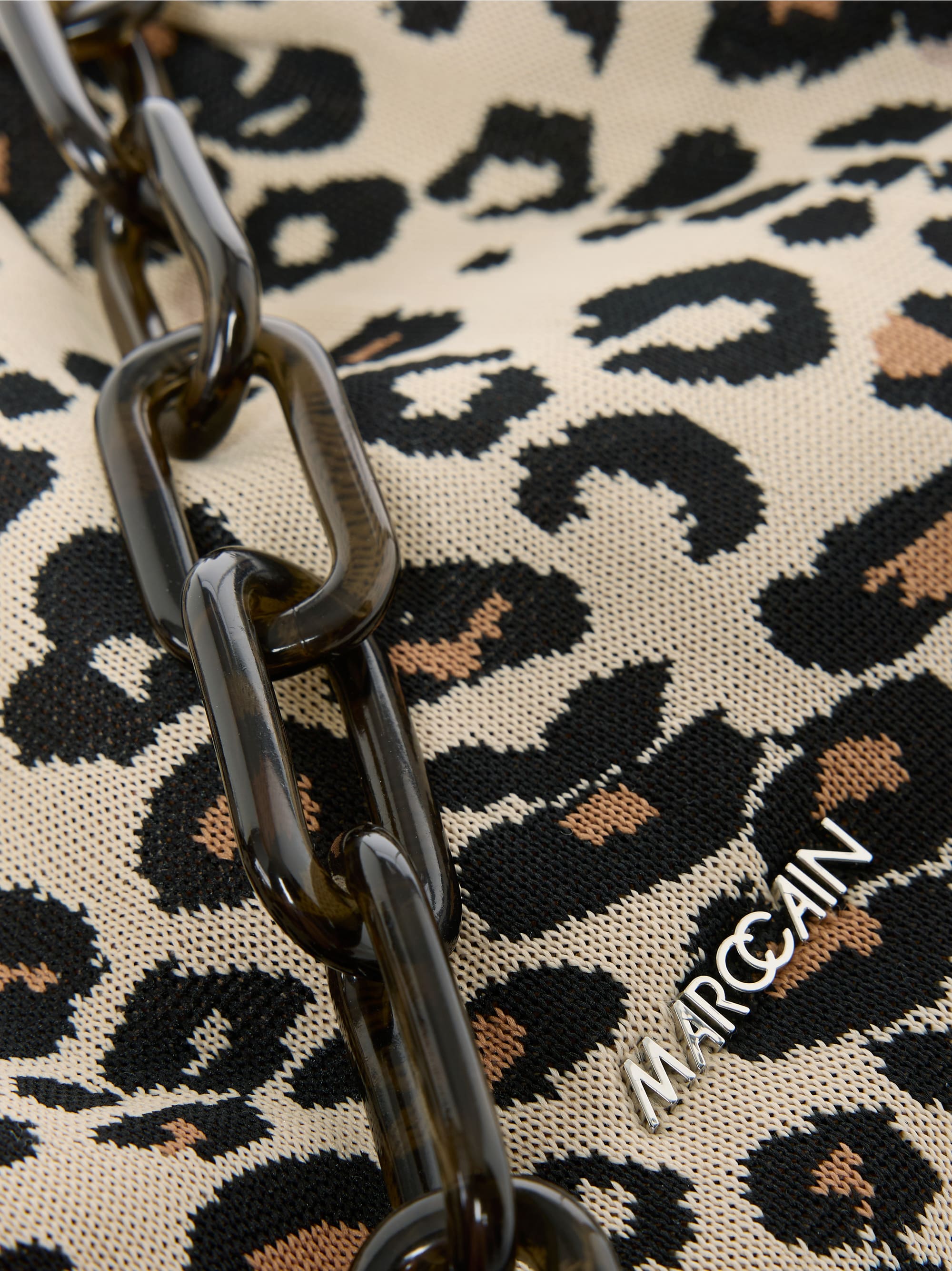 Pochette tricotée à motif léopard