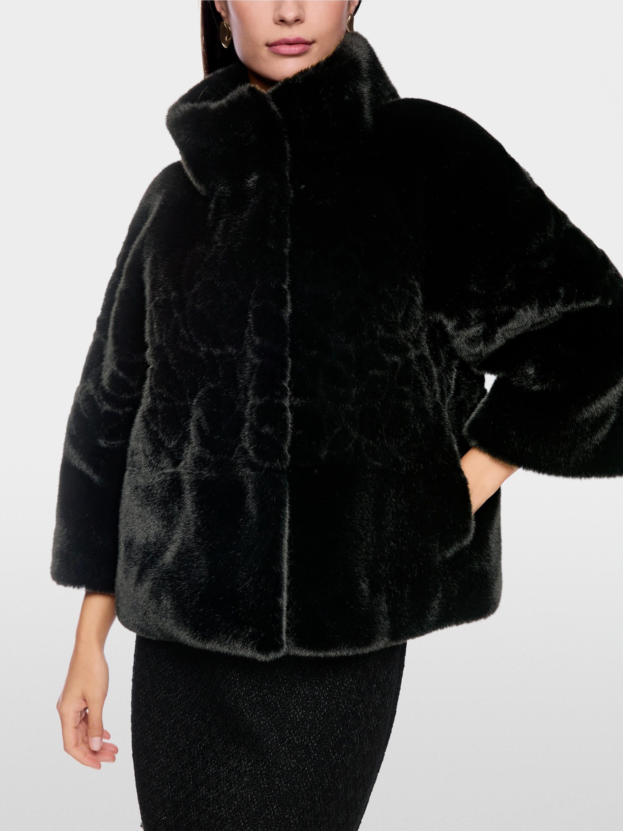 Elegante jas met imitatiebont