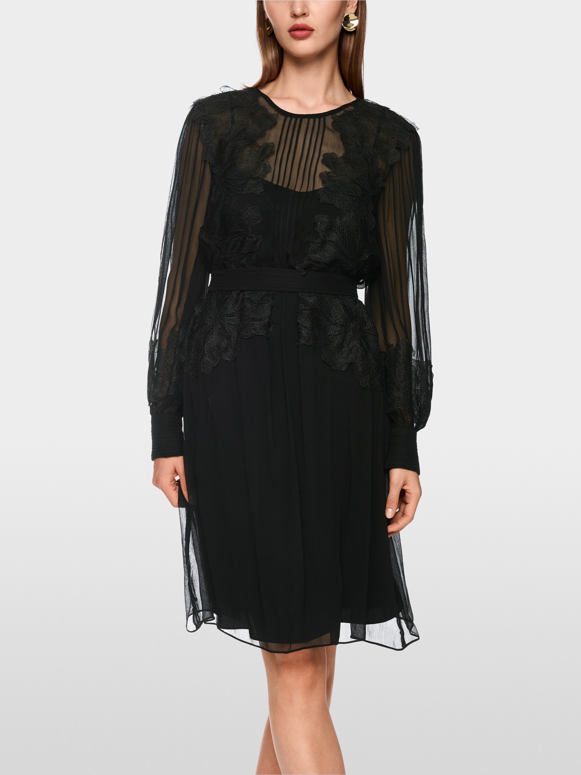 Transparentes Kleid mit Spitze